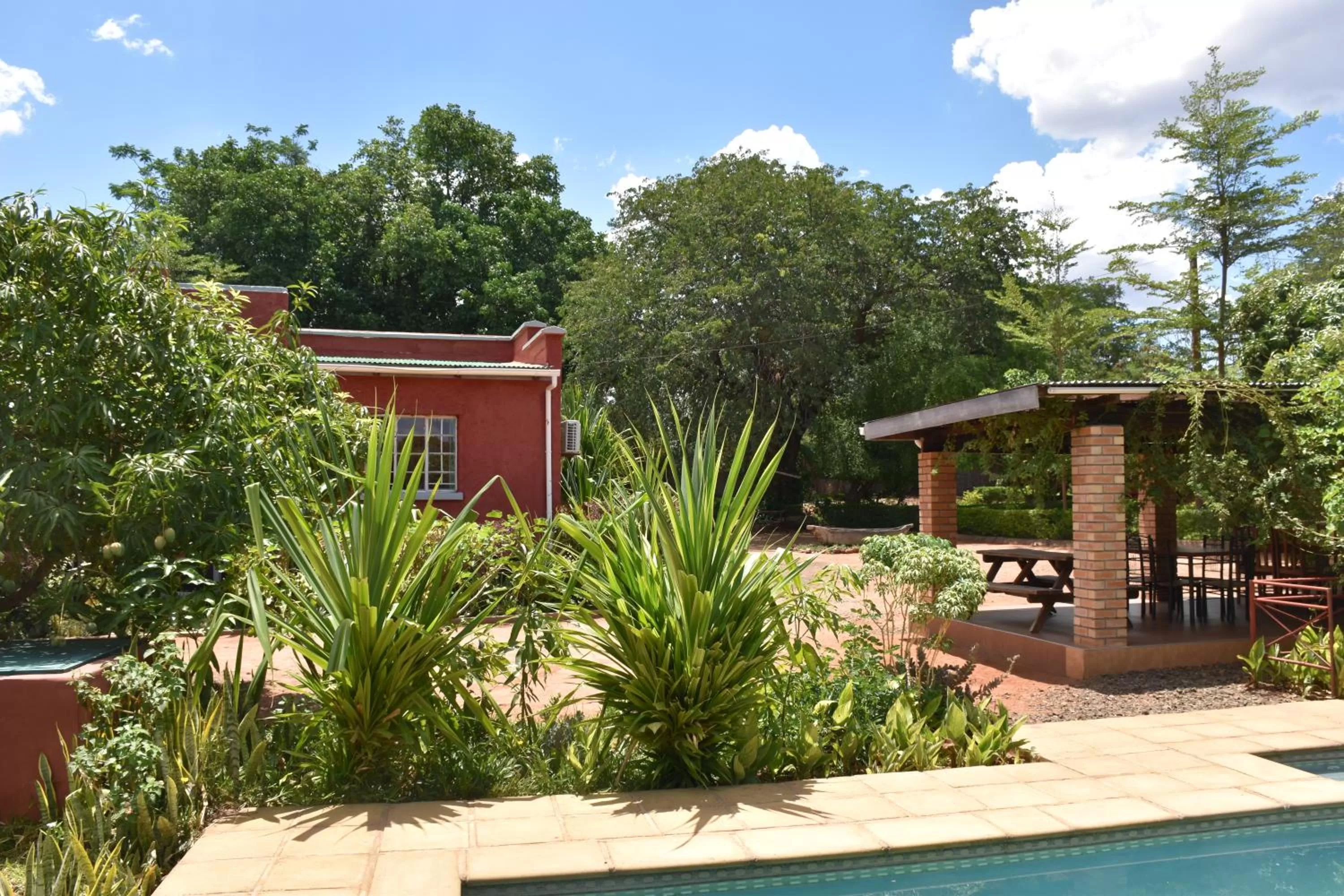 Garden view, Property Building in Tabonina Bis