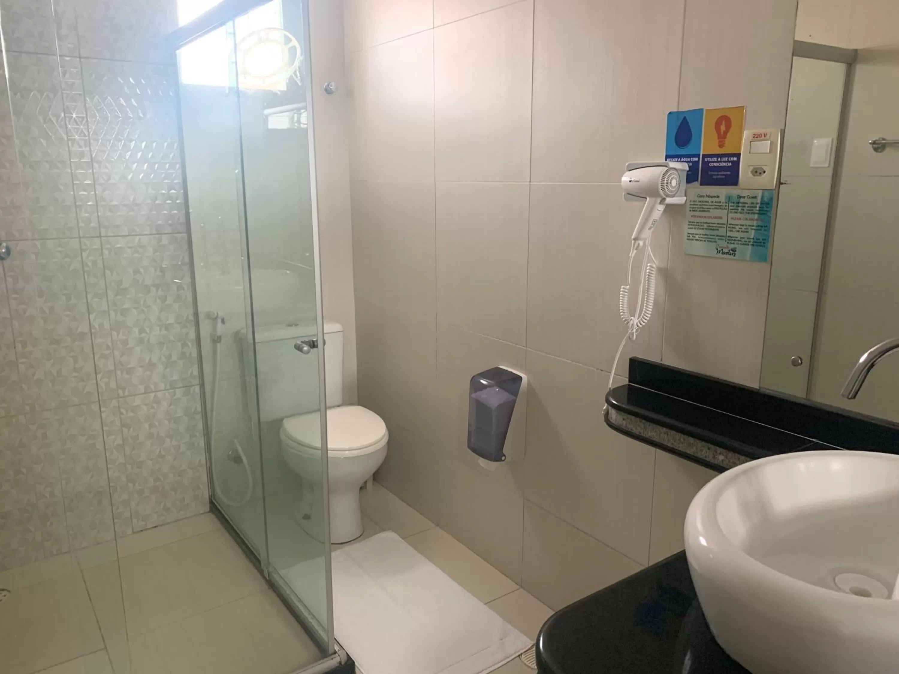 Toilet, Bathroom in Pousada Mariluz