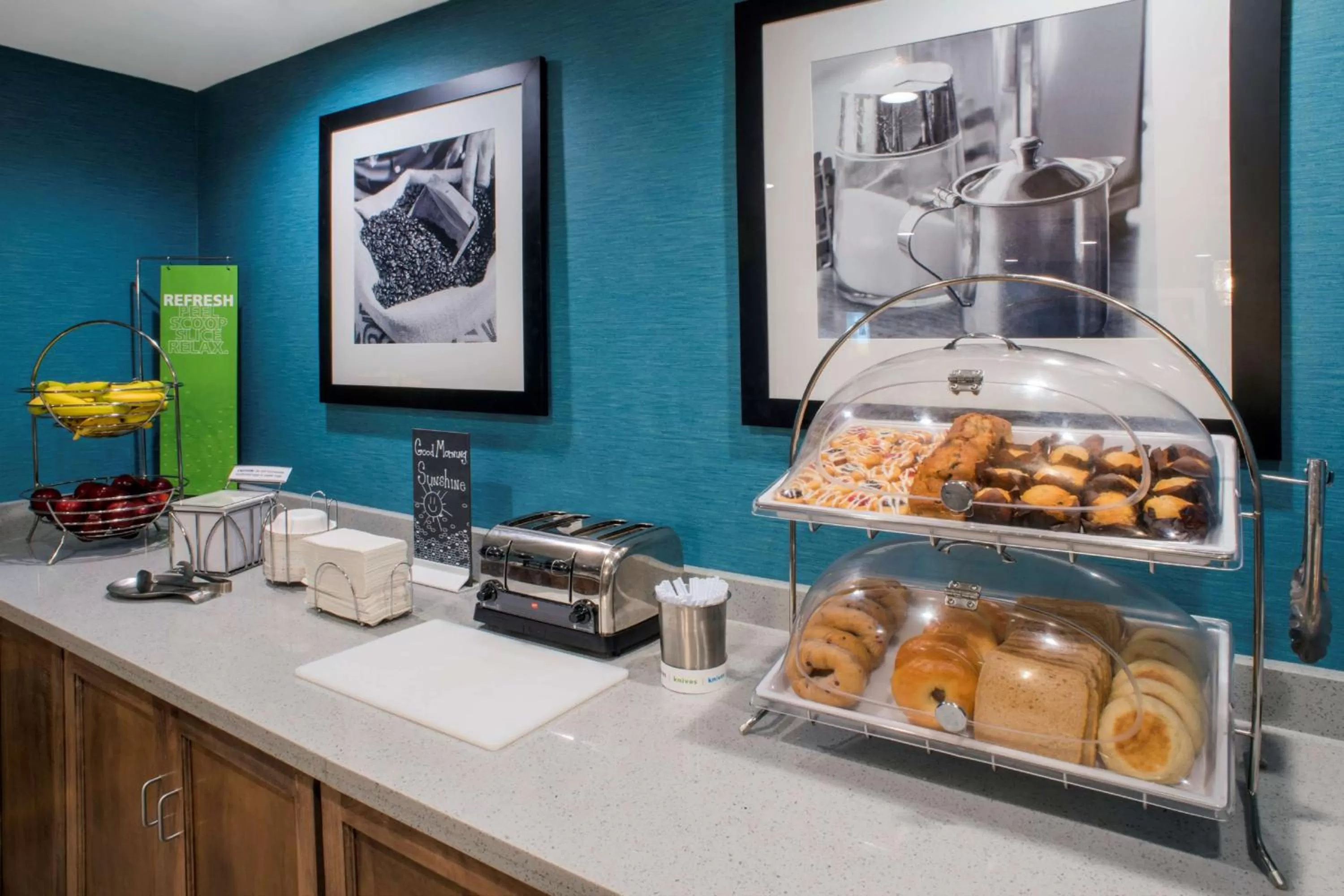 Dining area in Hampton Inn Gulf Shores