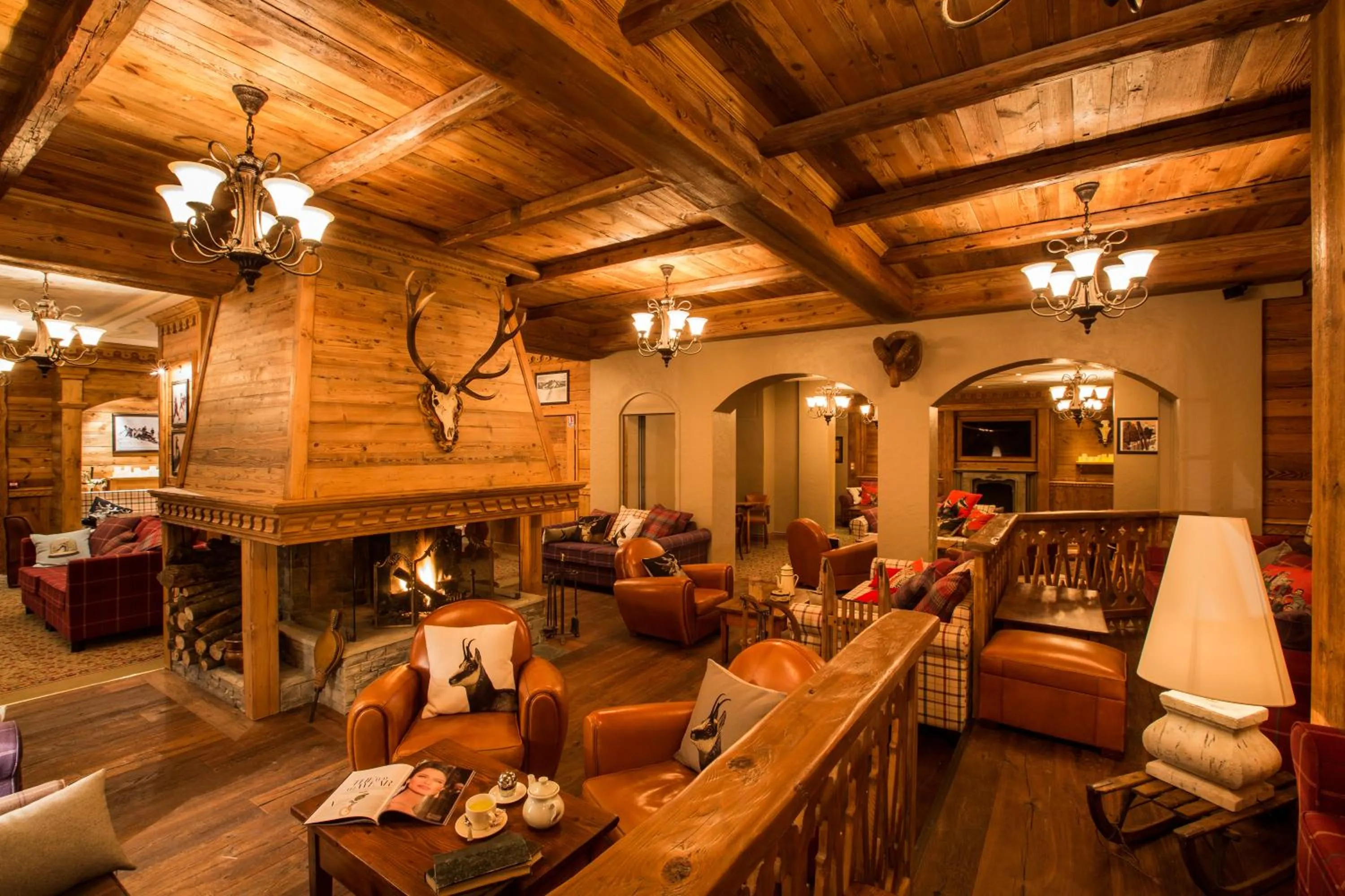 Lounge or bar in Hôtel Alpen Ruitor