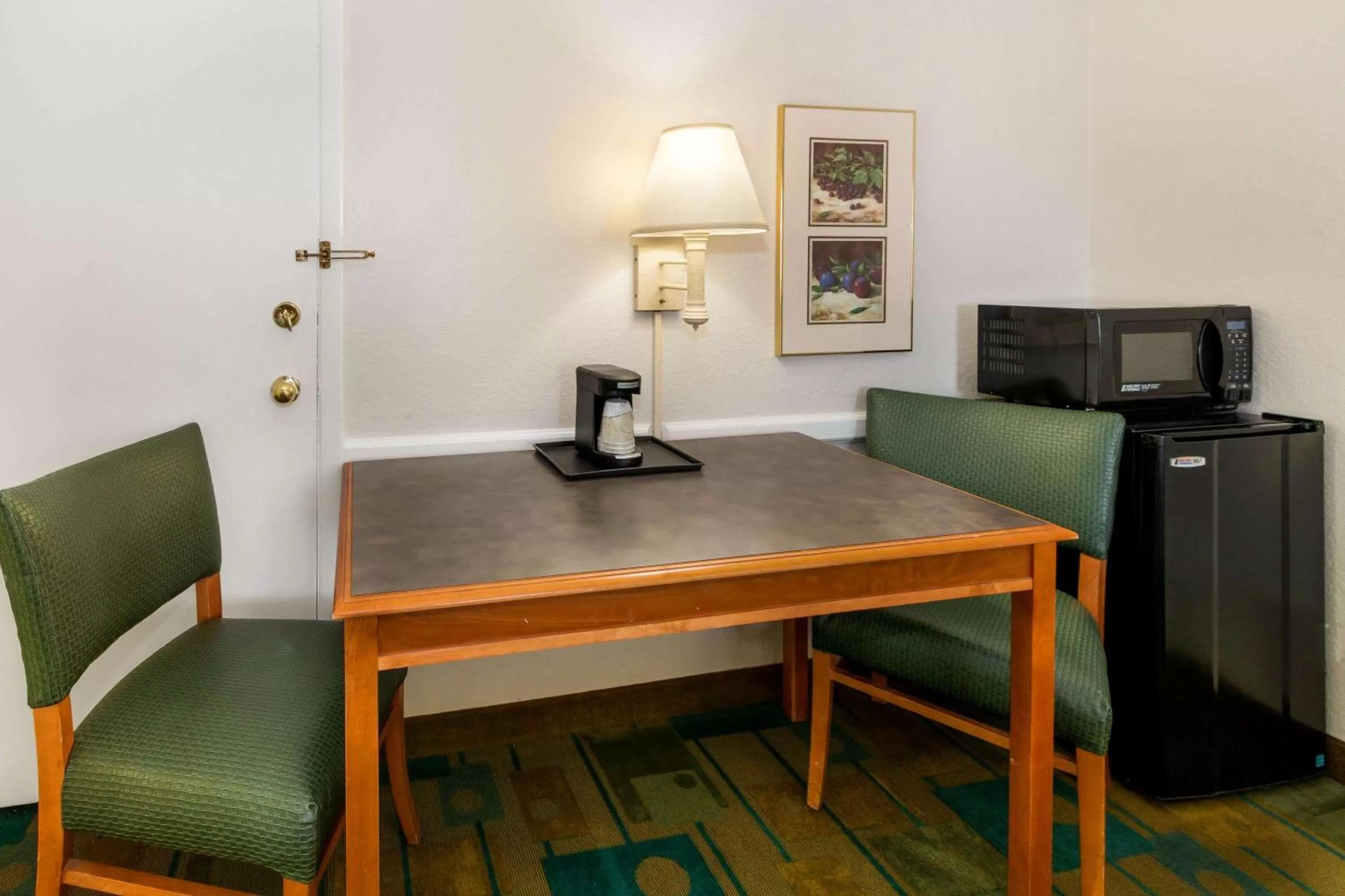 Photo of the whole room in La Quinta Inn by Wyndham Albuquerque Northeast