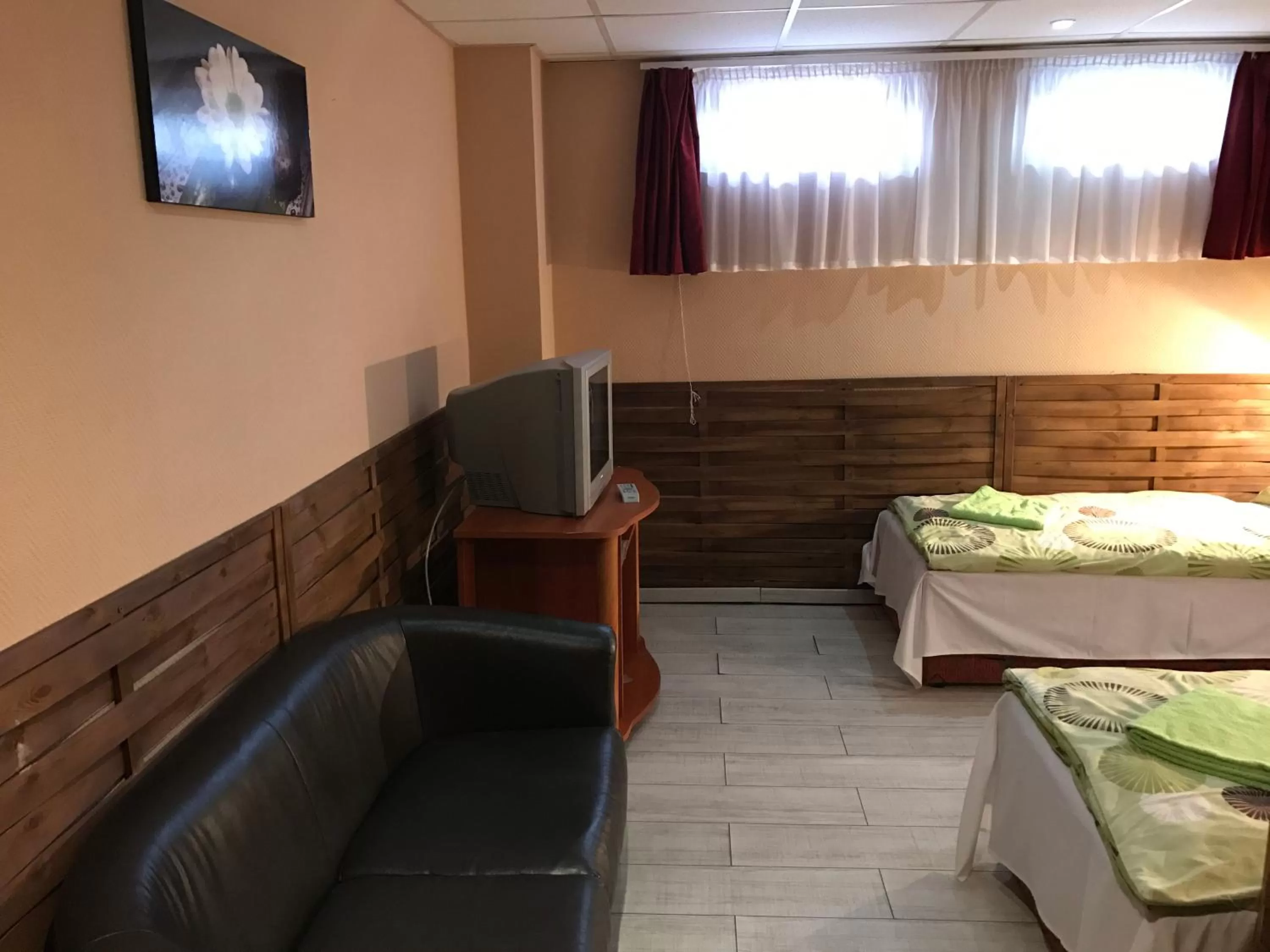 TV/Entertainment Center in Abszolút Hotel és Panzió