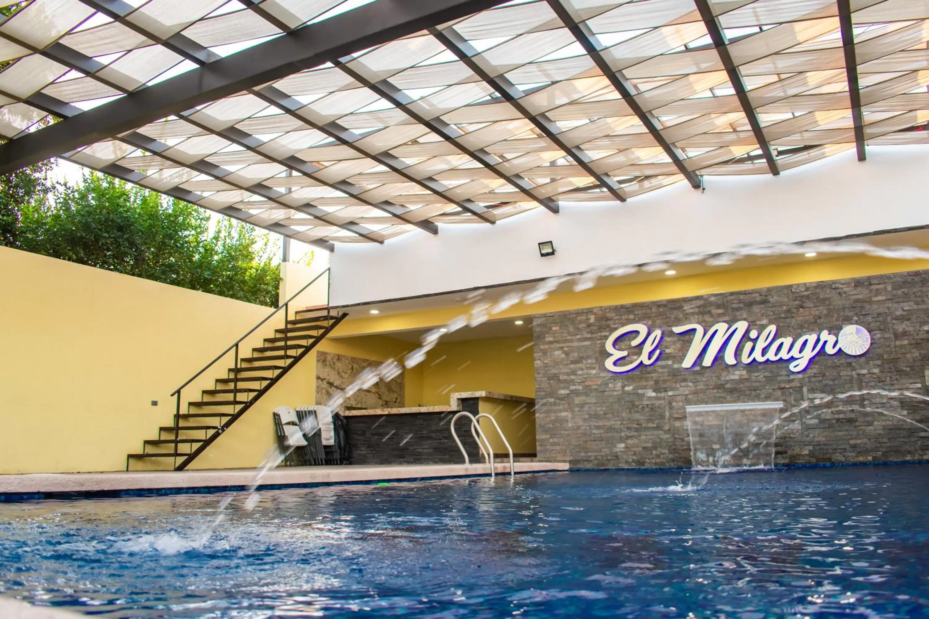 Swimming pool in Hotel EL MILAGRO