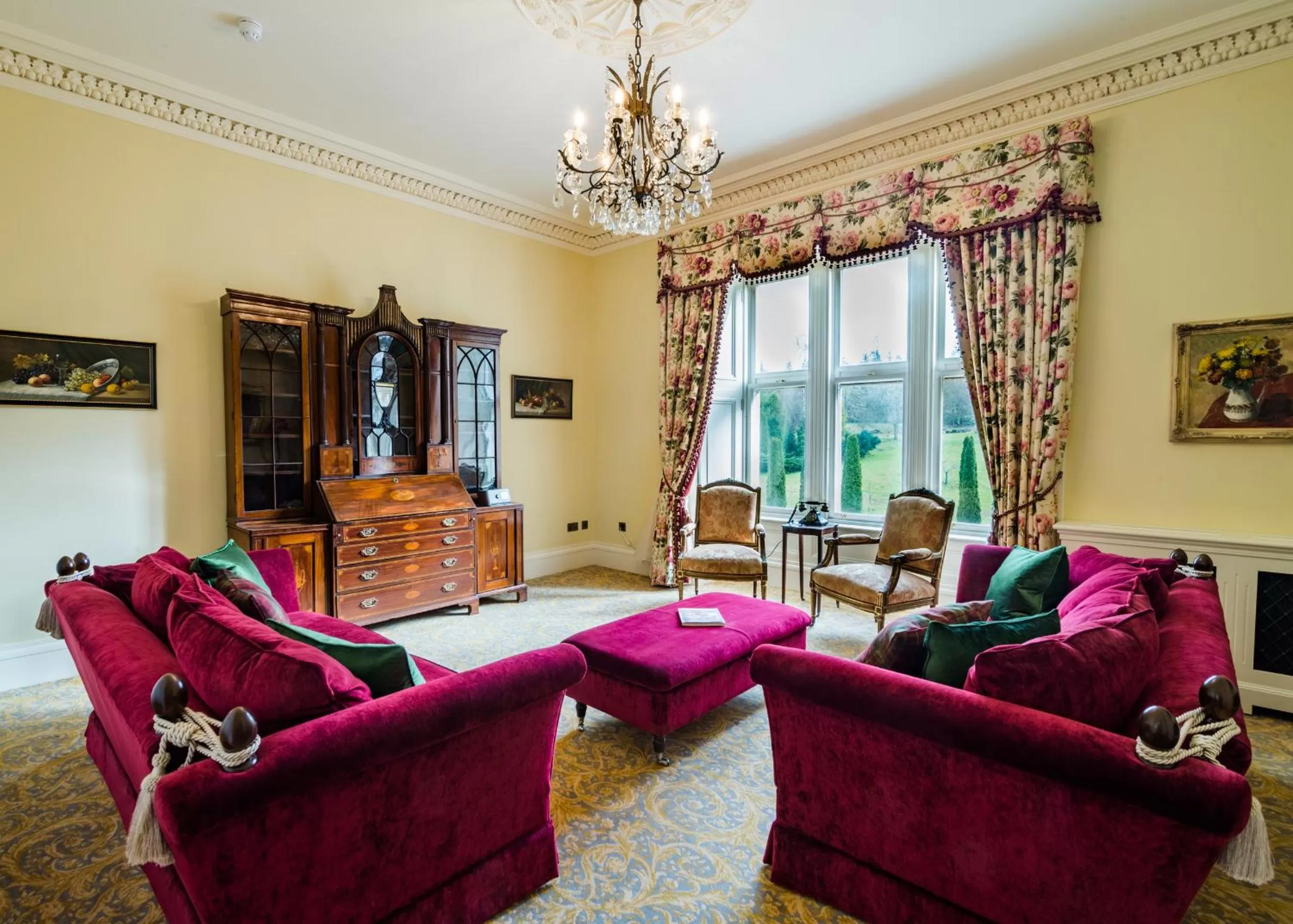 Living room in Crossbasket Castle, Hotel & Restaurant