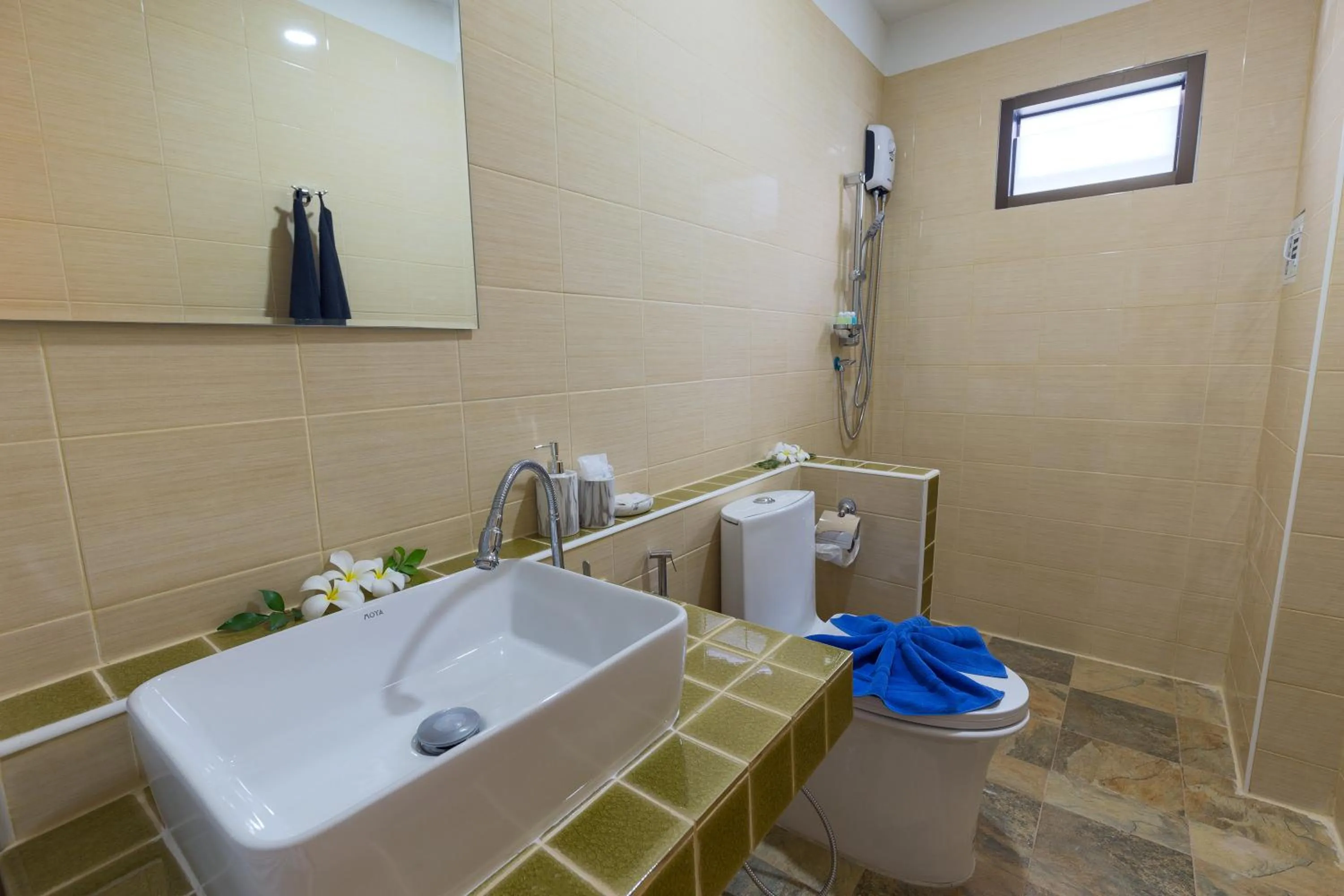 Shower in Baan Chaylay Resort Karon