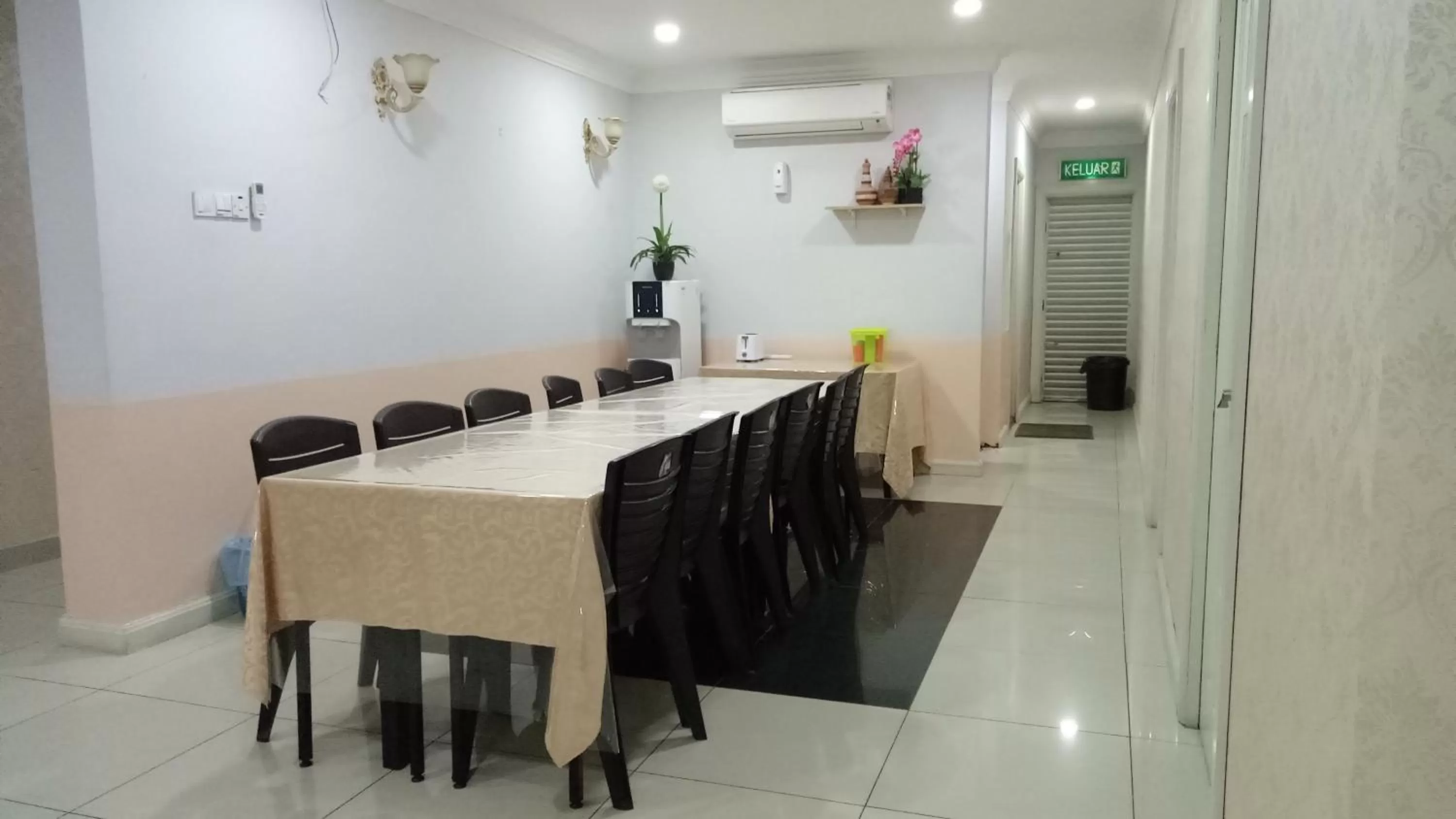Restaurant/places to eat in Hotel Mutiara KGMMB Melaka