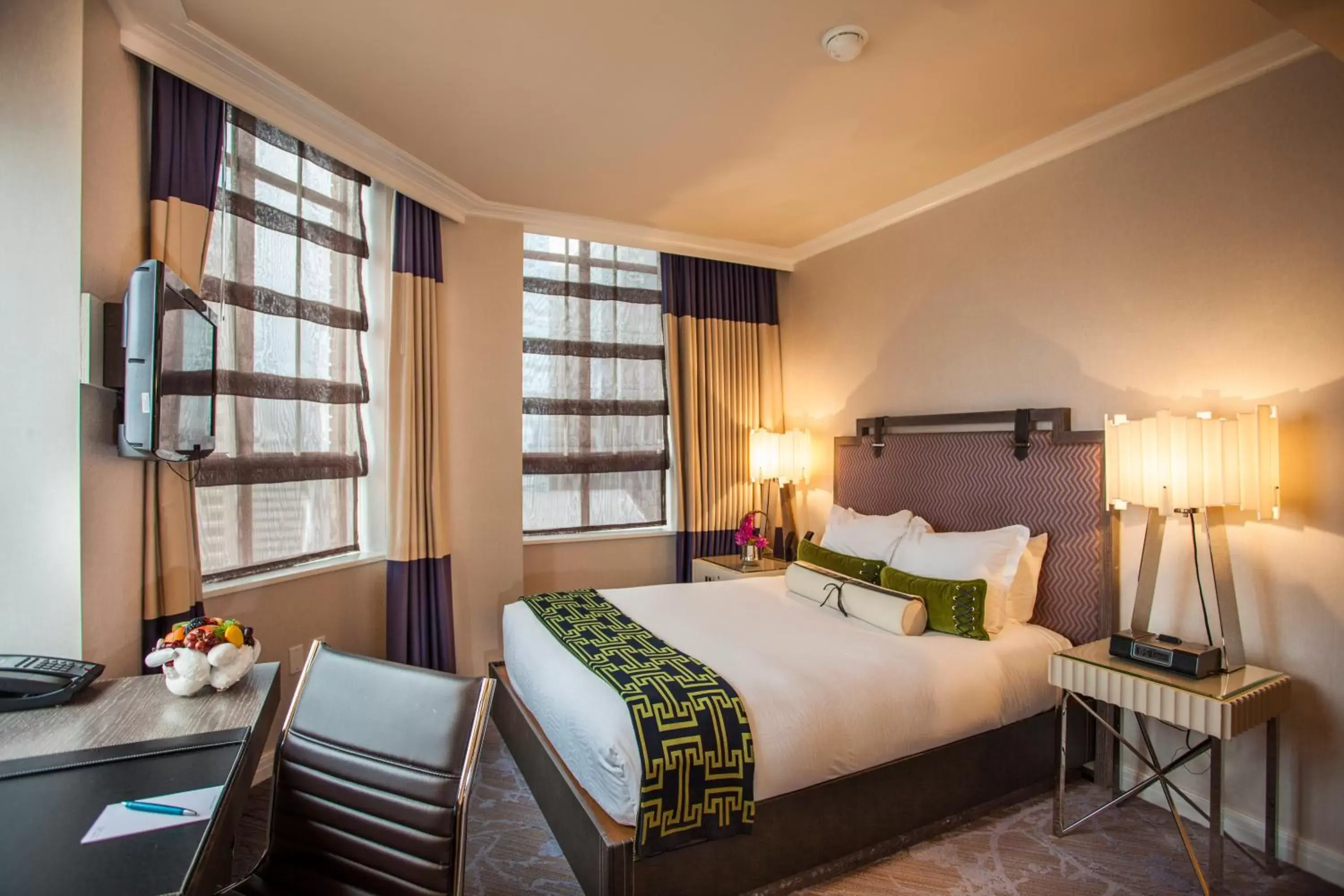 Essential Queen Room with City View in Kimpton Hotel Palomar Philadelphia by IHG Essential Queen Room with City View in Kimpton Hotel Palomar Philadelphia by IHG