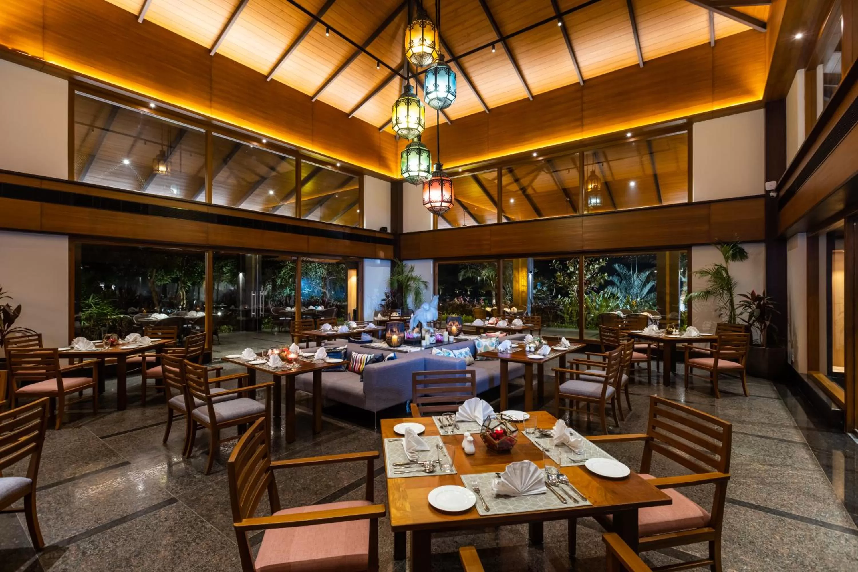 Restaurant/Places to Eat in Gamyam Beach Resort