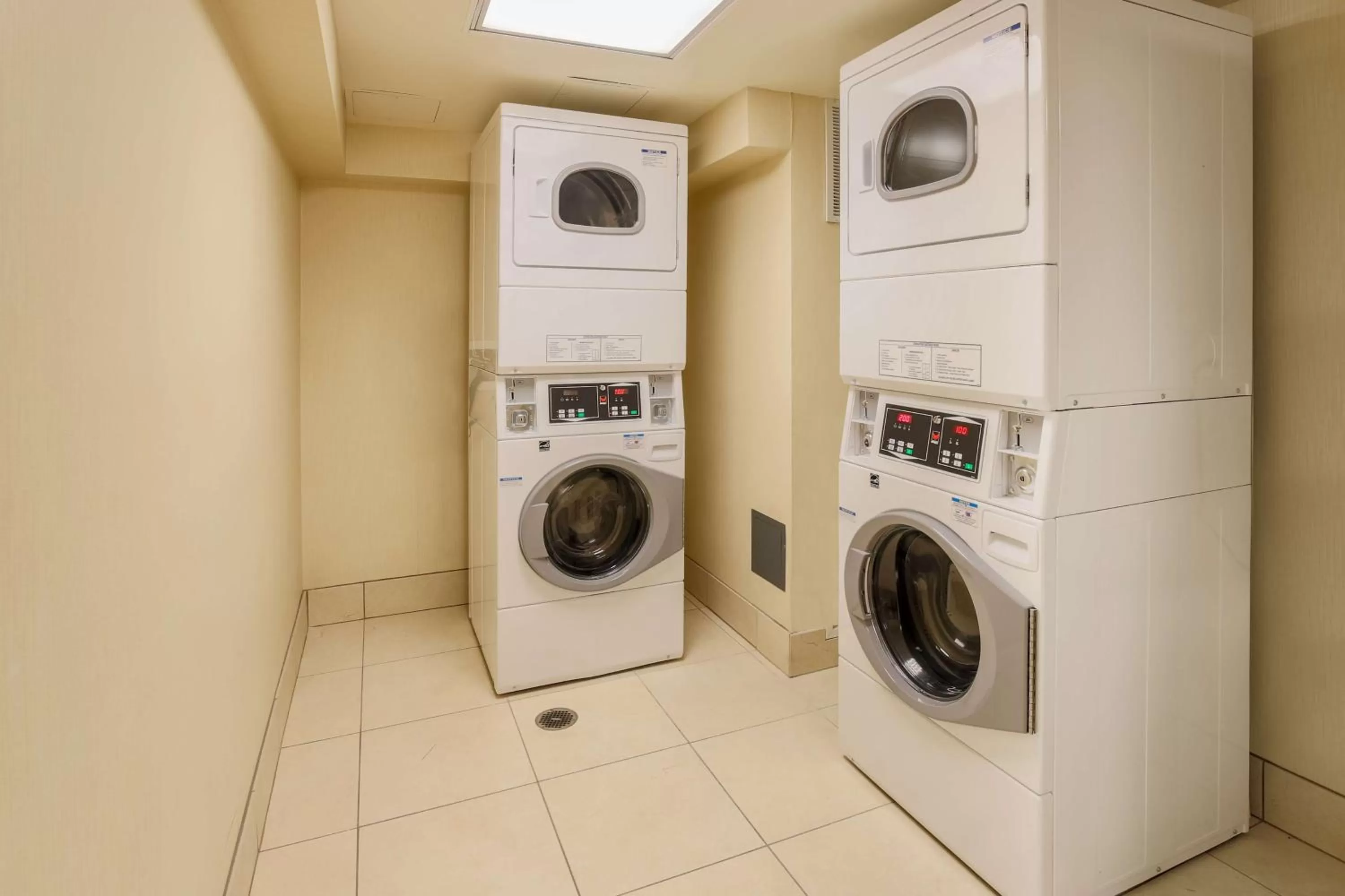 Property building in Hilton Garden Inn Los Angeles / Hollywood