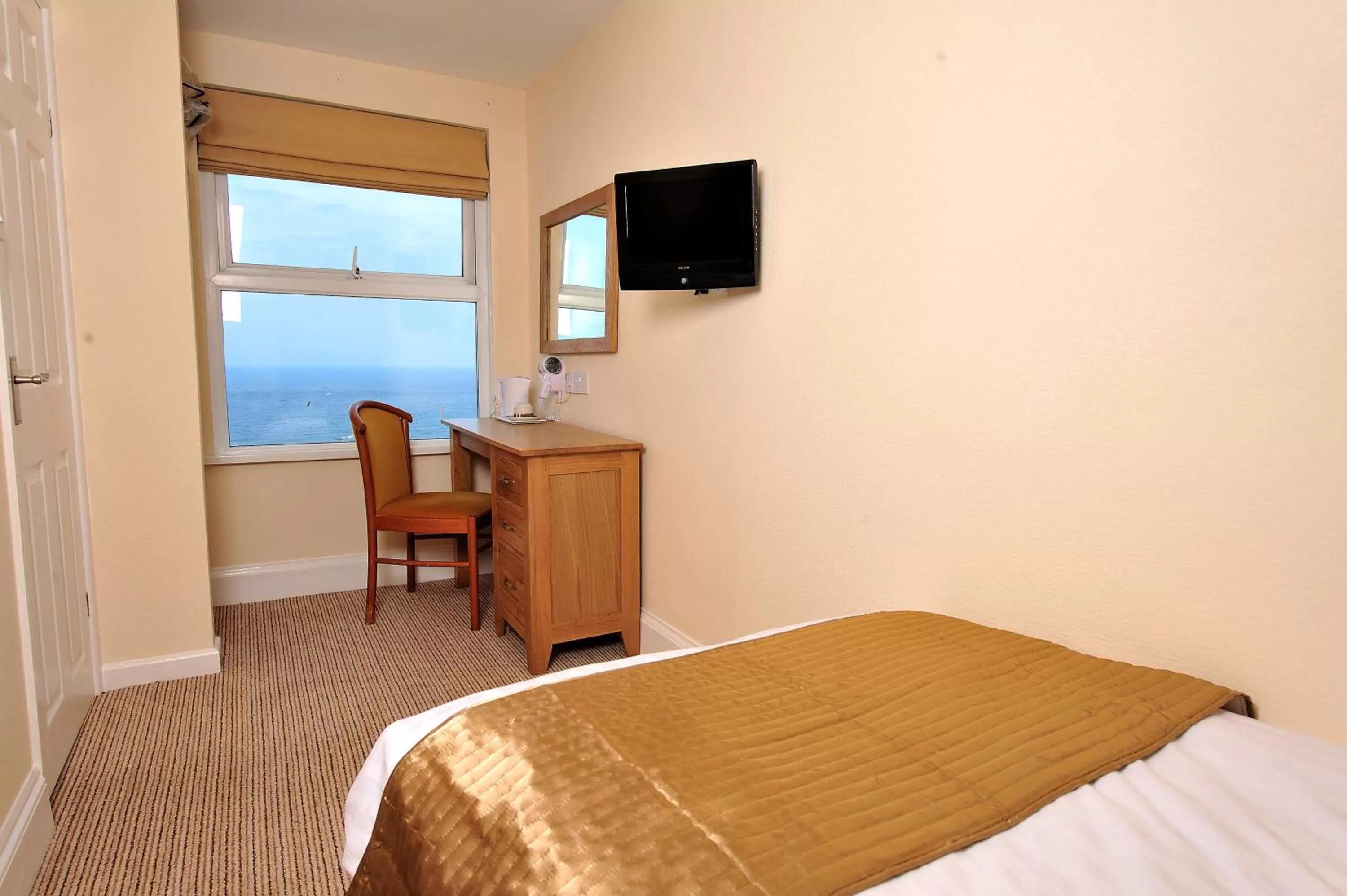 Photo of the whole room, Bed in Pentire Newquay Cornwall Hotel