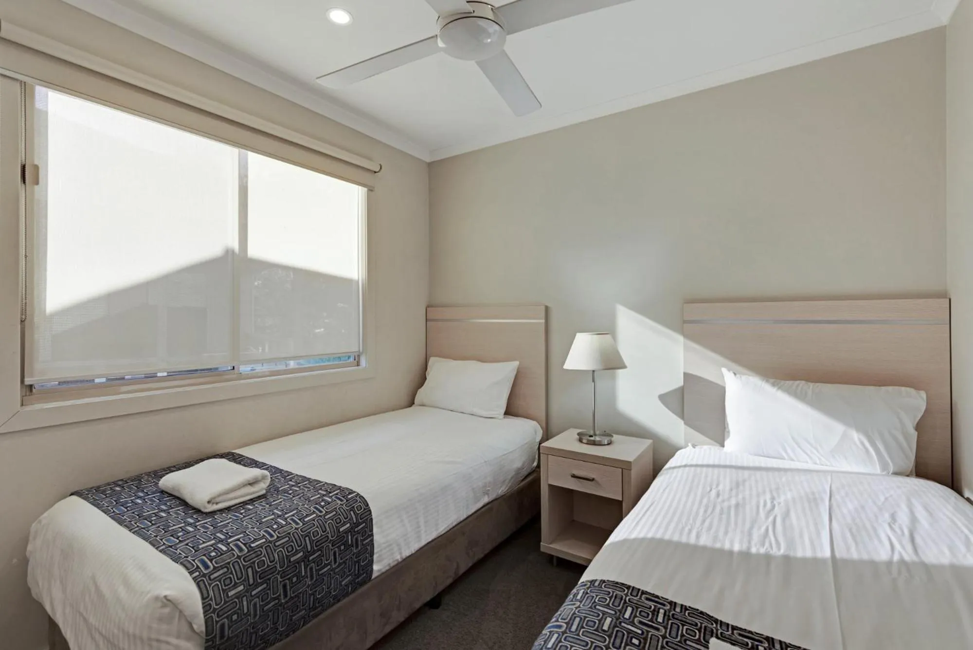 Bedroom, Bed in Discovery Parks - Dubbo