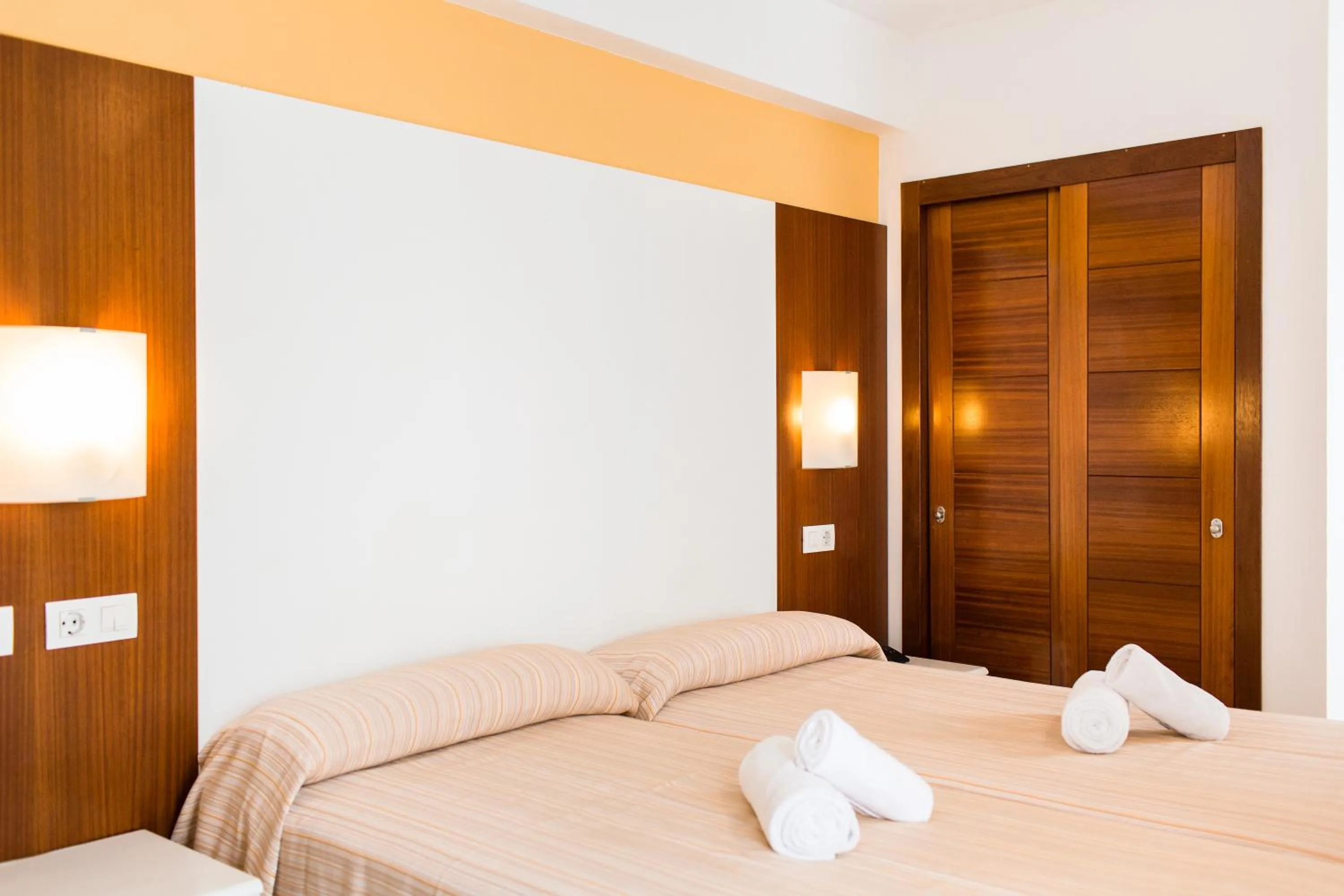 Photo of the whole room, Bed in Sagitario Hostal Ciutadella