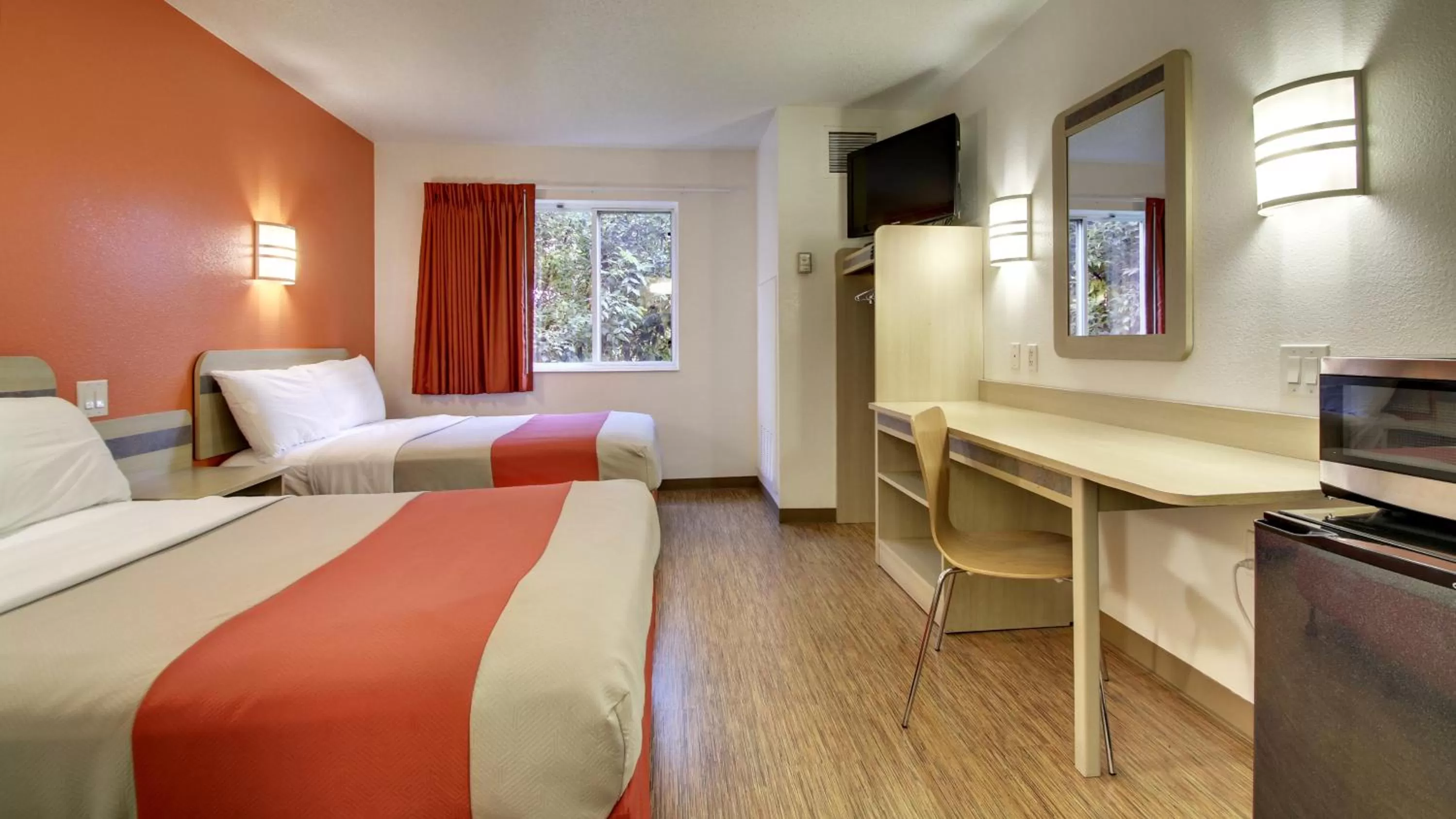 Bedroom, Bed in Motel 6-Springfield, IL I-55 I-72