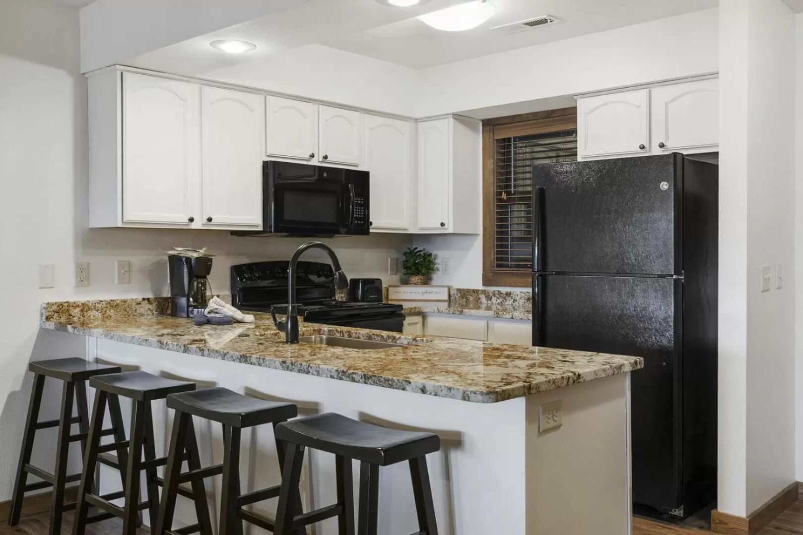 Kitchen or kitchenette in Table Rock Resorts at Indian Point