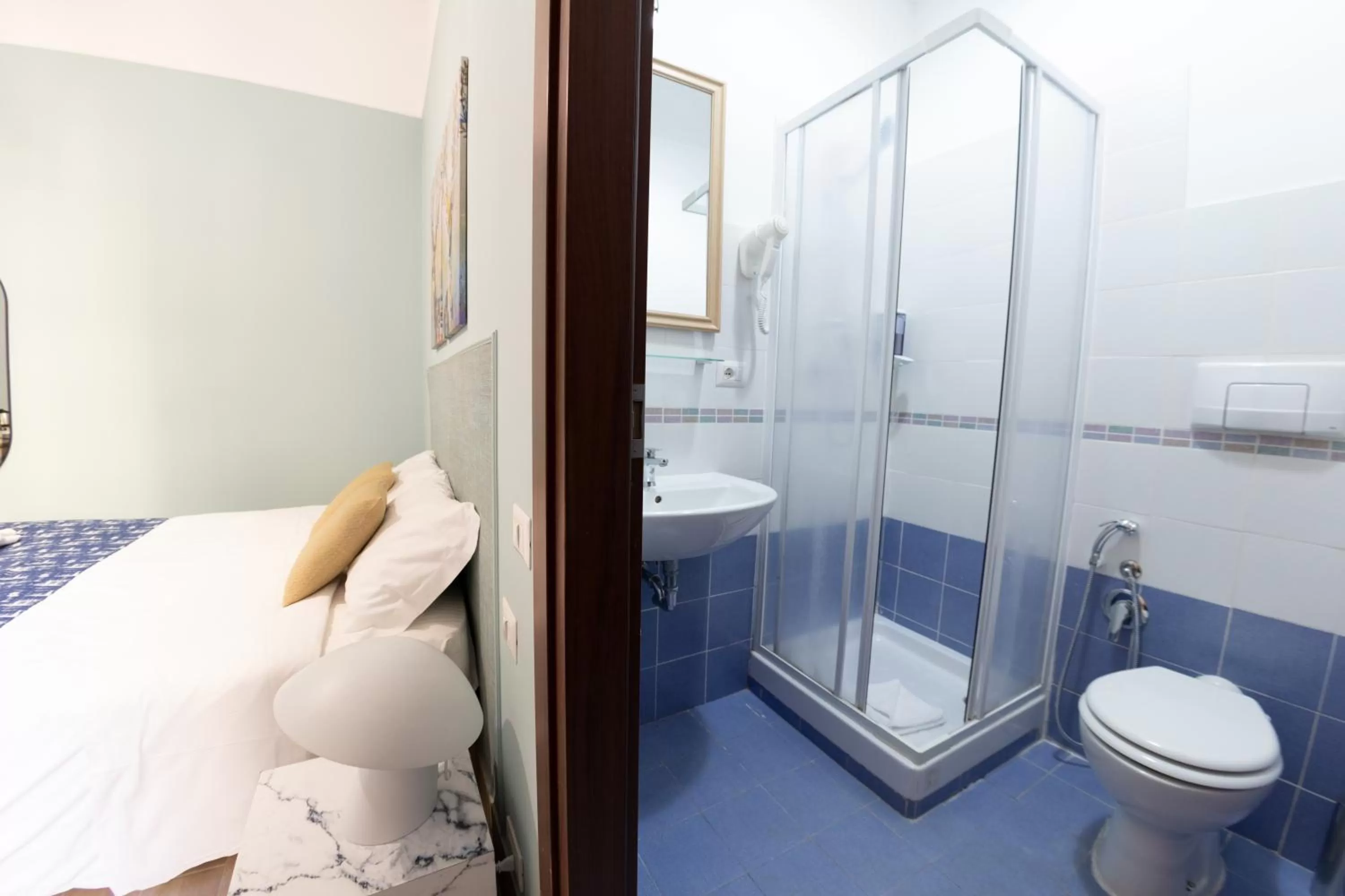 Bathroom in Domus Castroni Scipioni