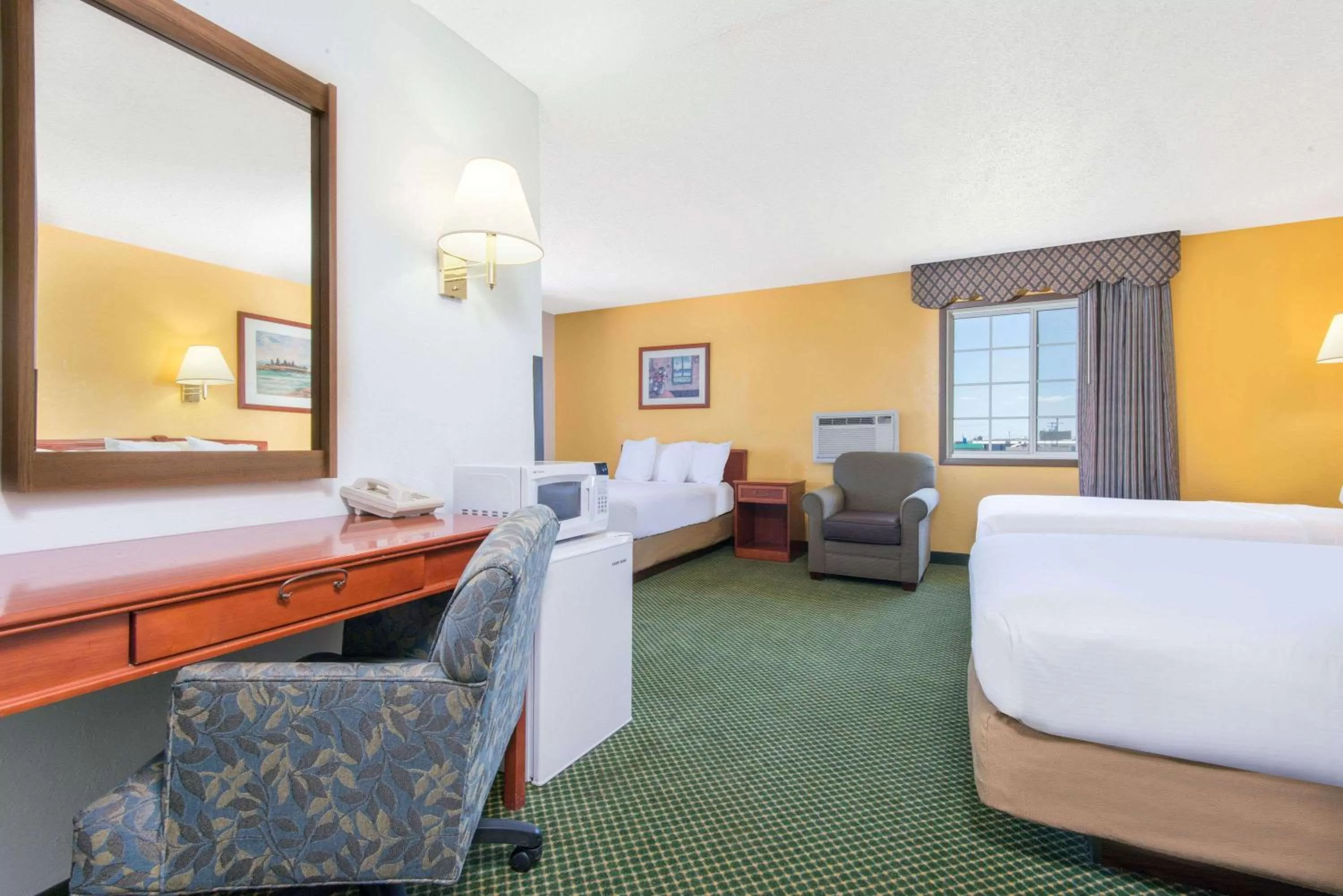 Photo of the whole room, Bed in Days Inn by Wyndham Great Bend