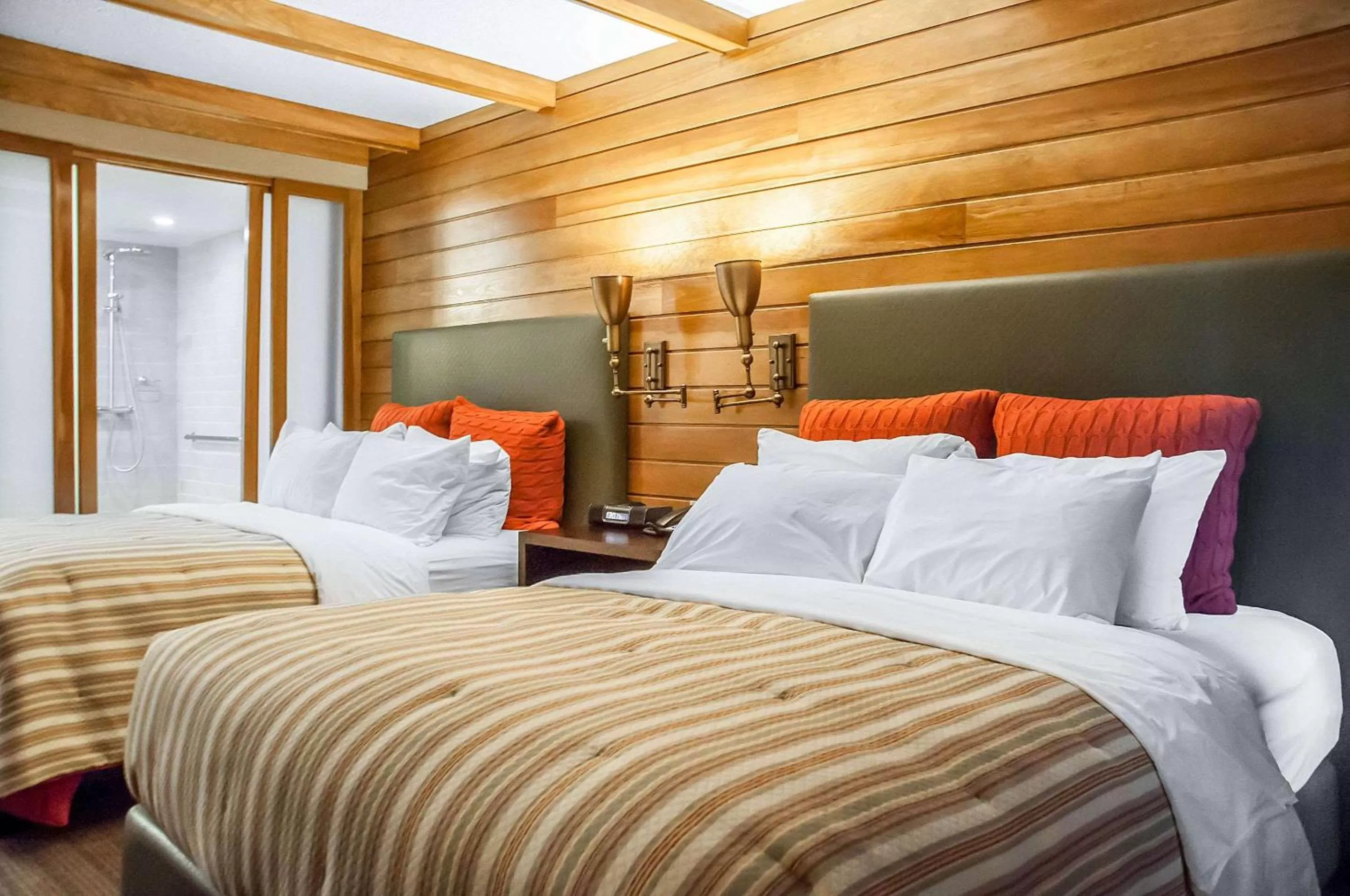 Photo of the whole room, Bed in Comfort Inn The Pointe