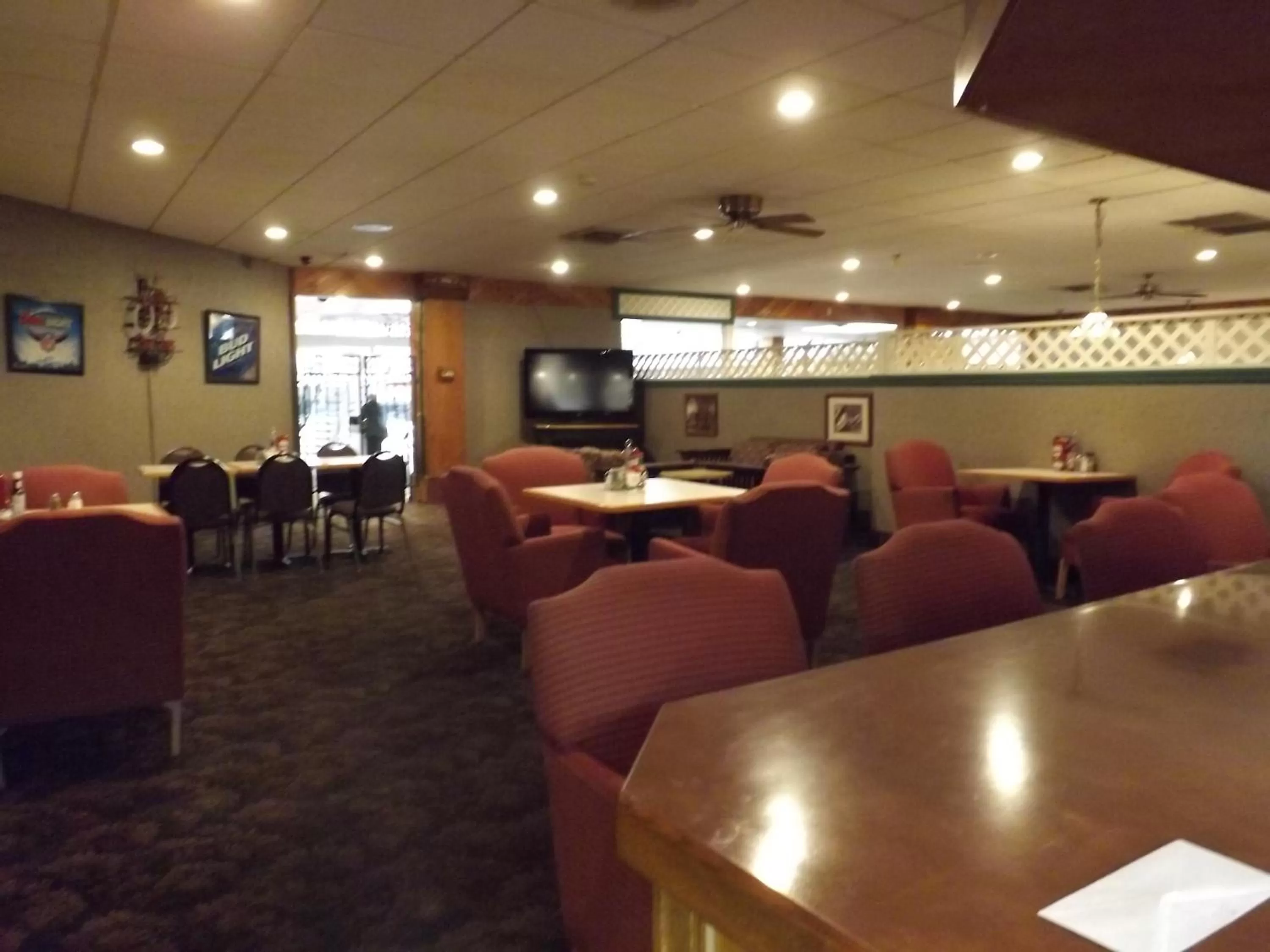 Communal lounge/ TV room in Ramada by Wyndham Sterling