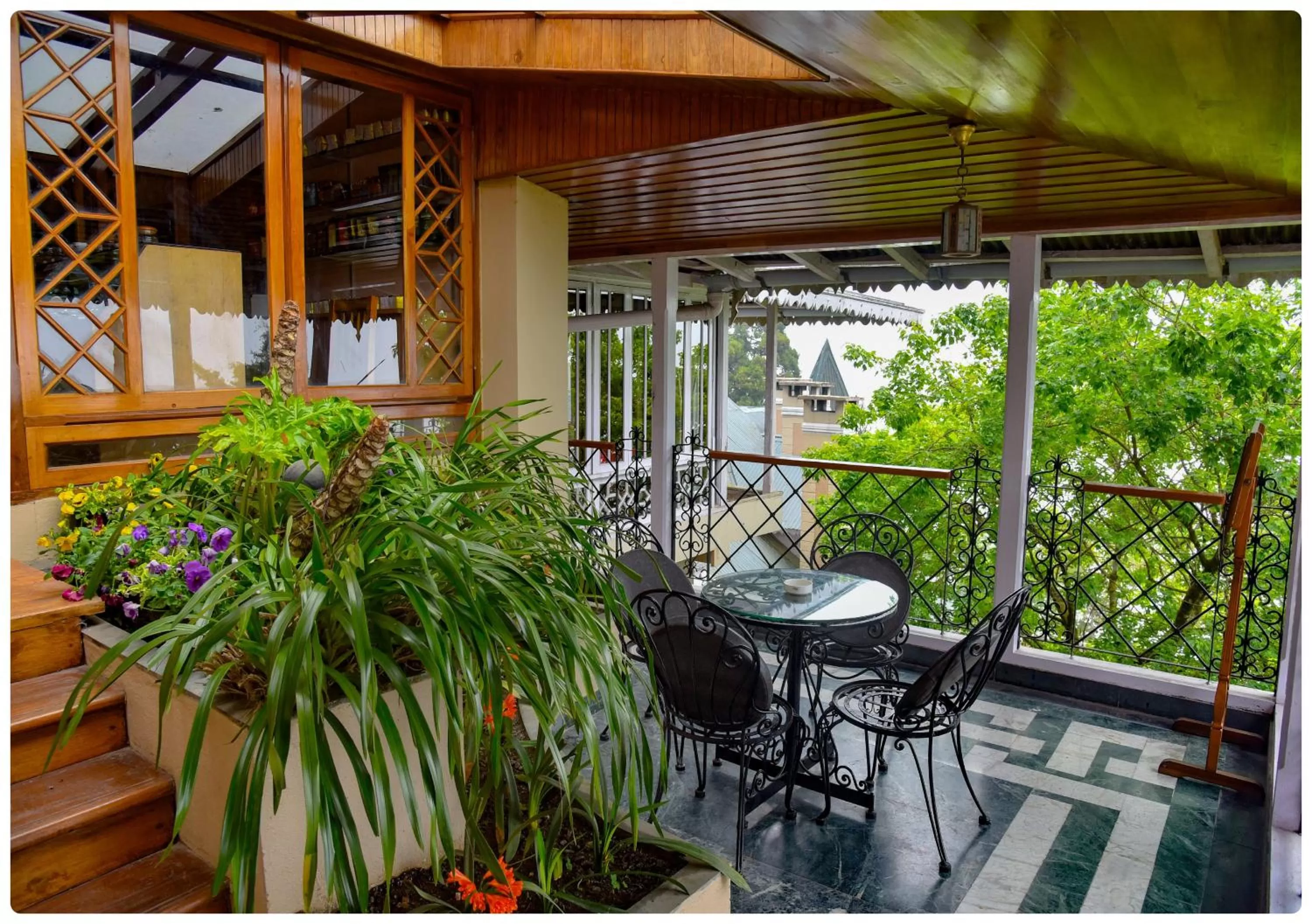 Lounge or bar in Cedar Inn