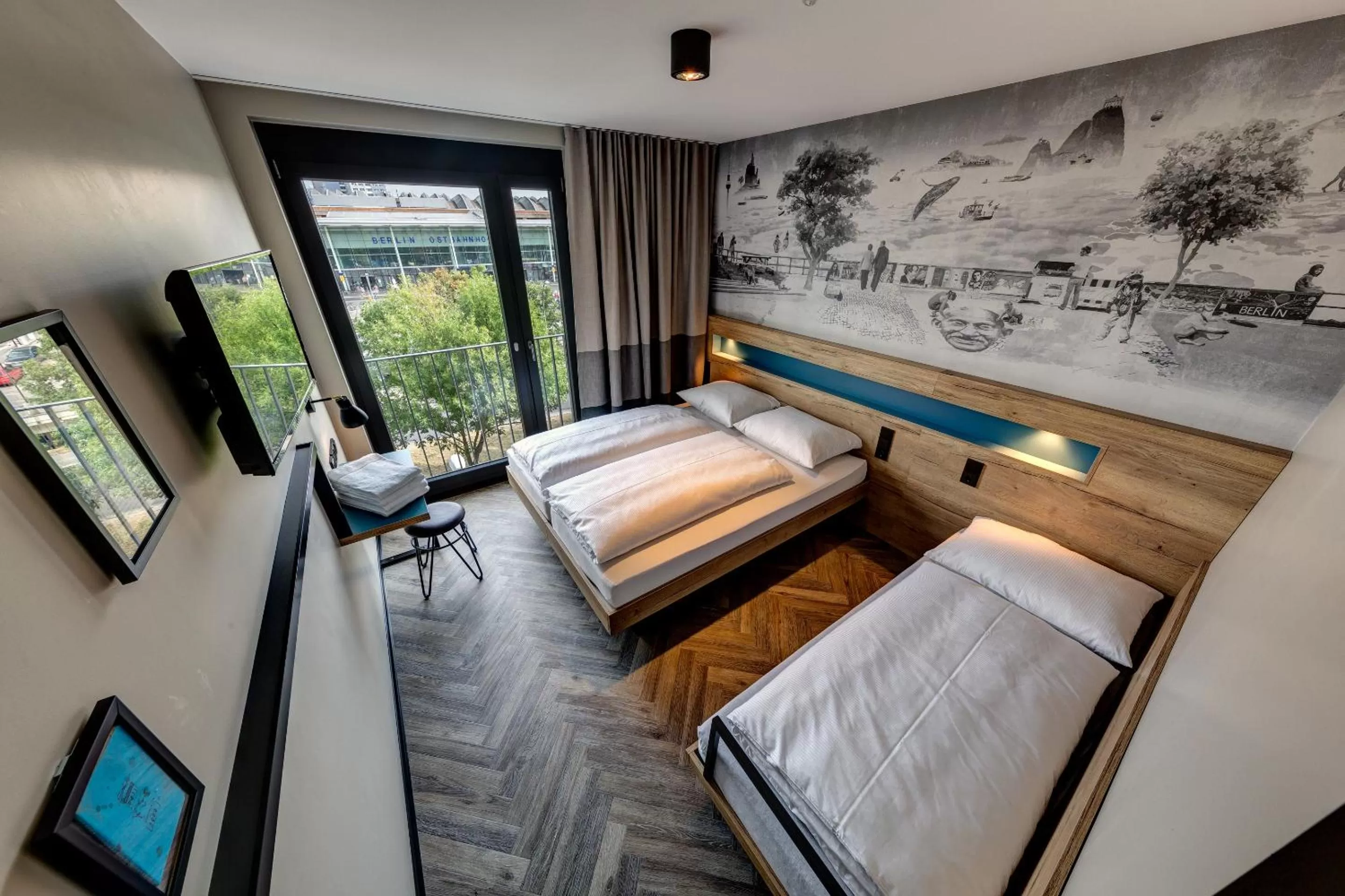 Bed in Schulz Hotel Berlin Wall at the East Side Gallery