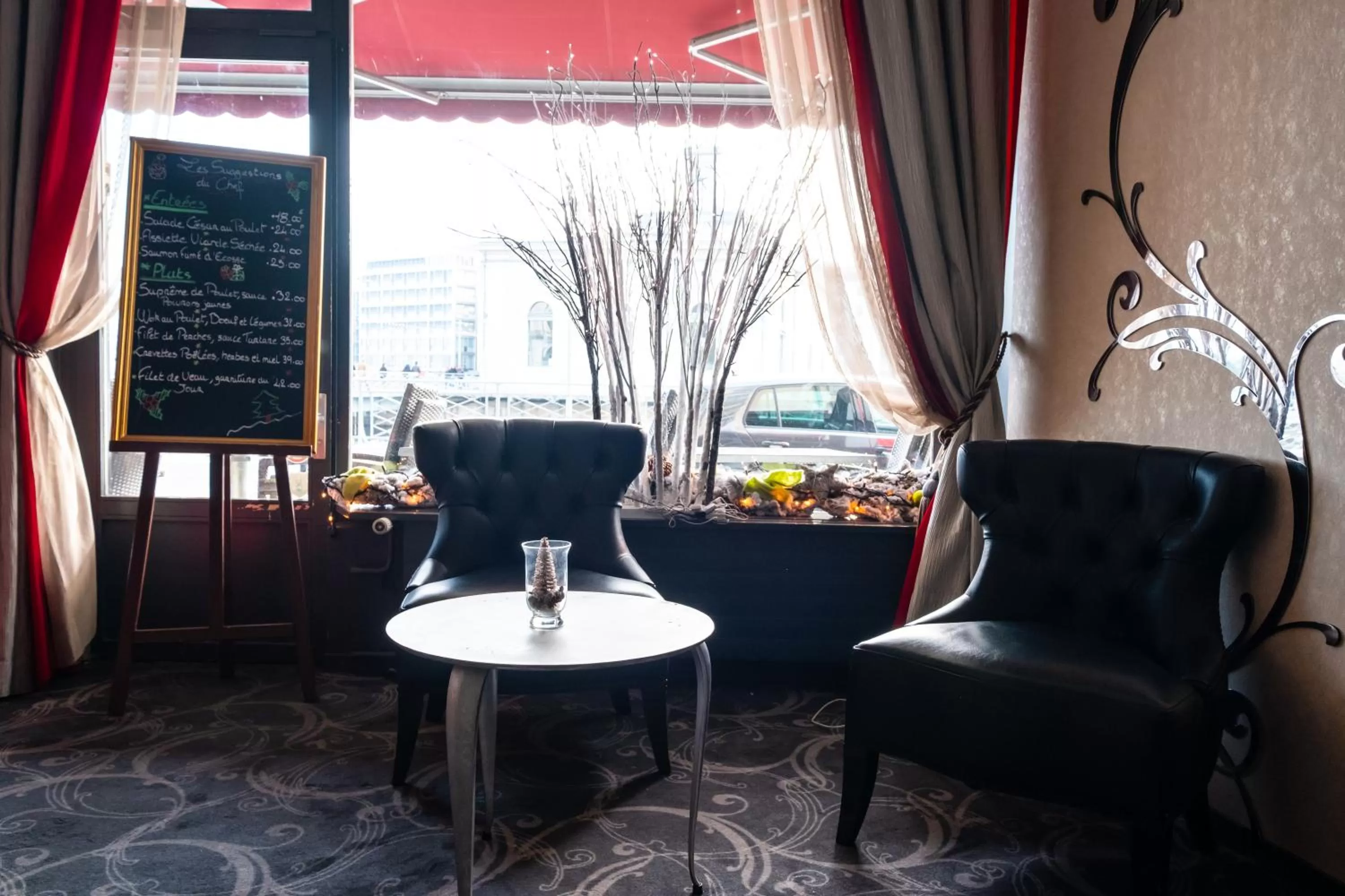 Restaurant/places to eat in The Ambassador