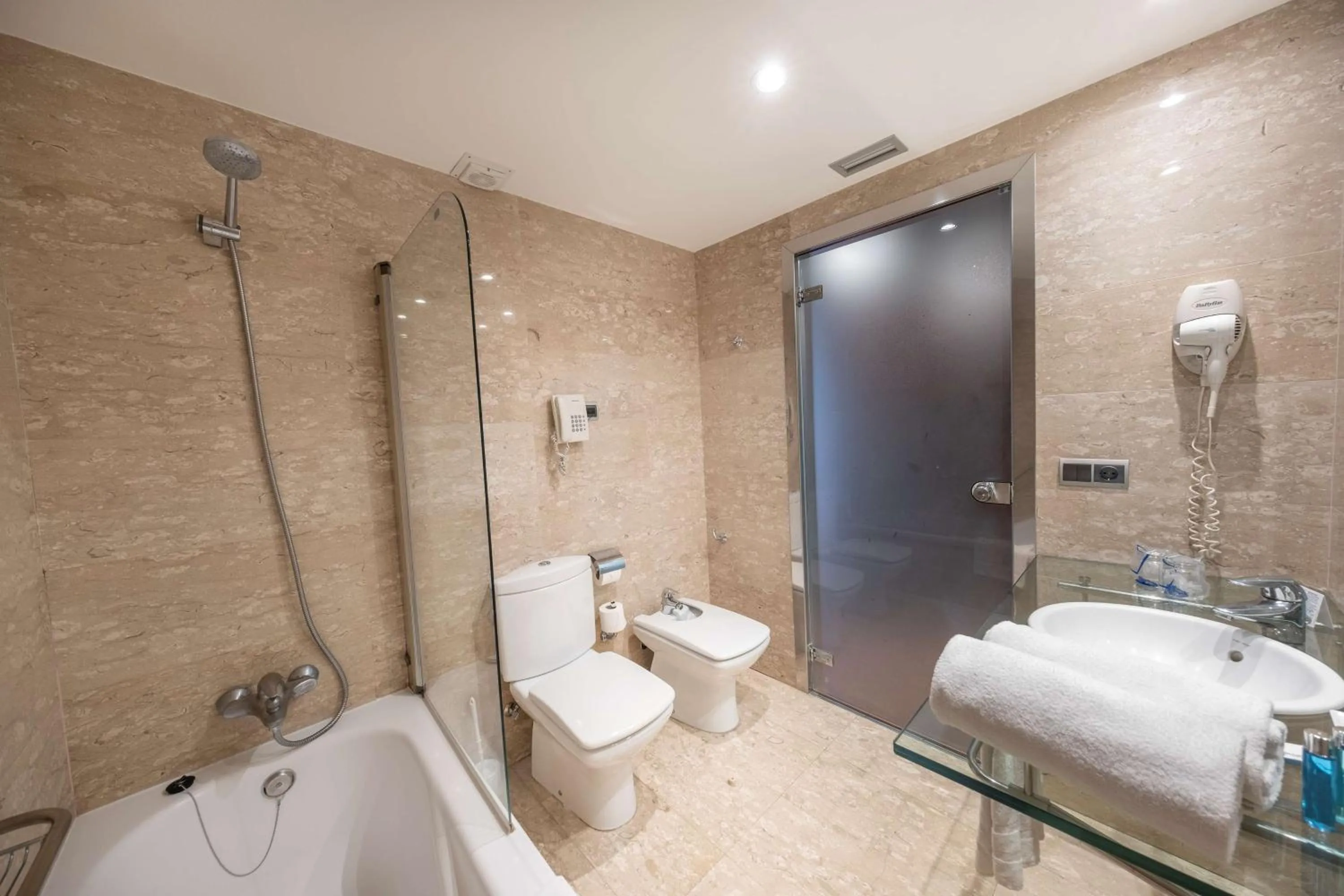 Bathroom in Best Western Hotel Mediterraneo
