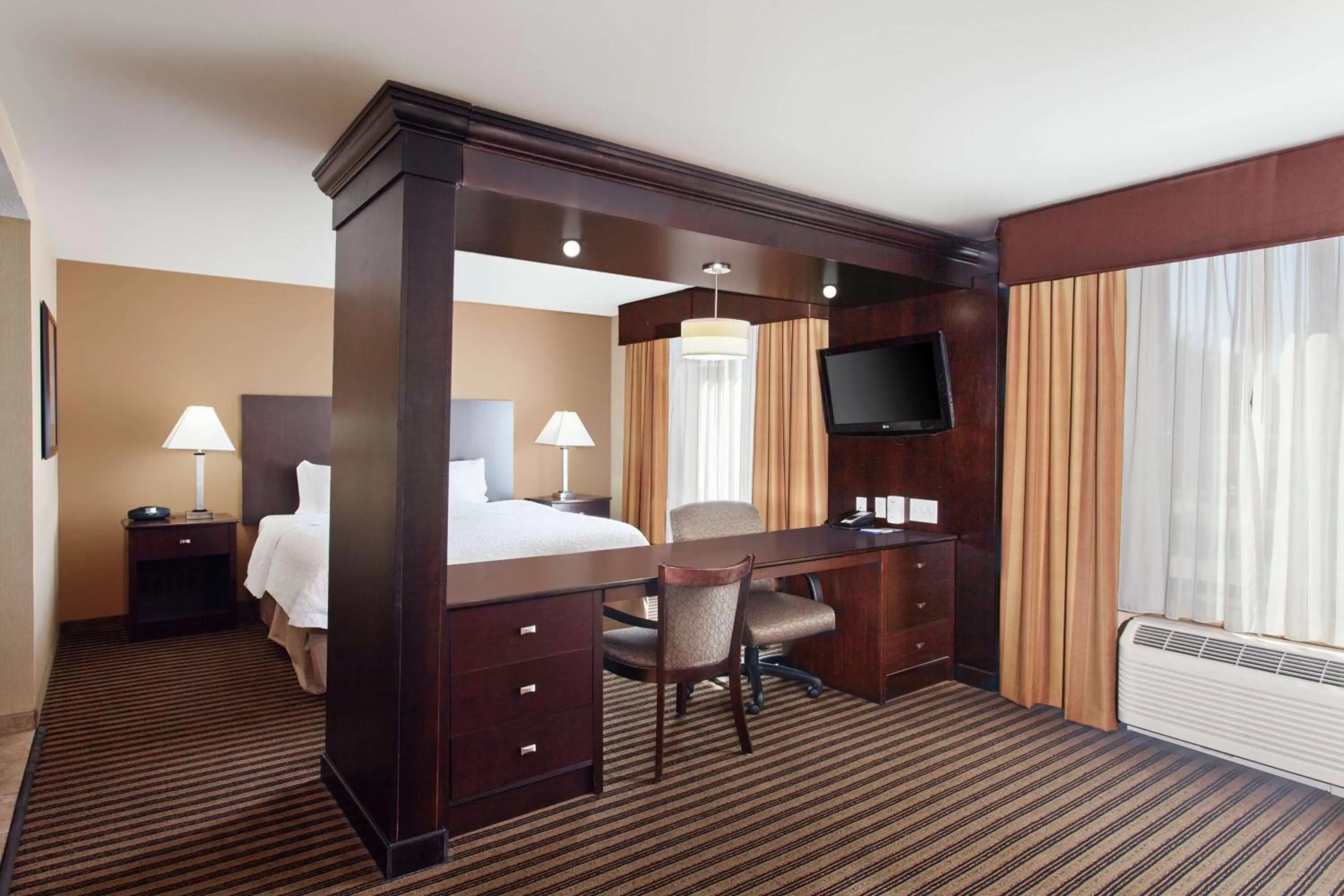 Bedroom, Bed in Hampton Inn & Suites Fresno - Northwest
