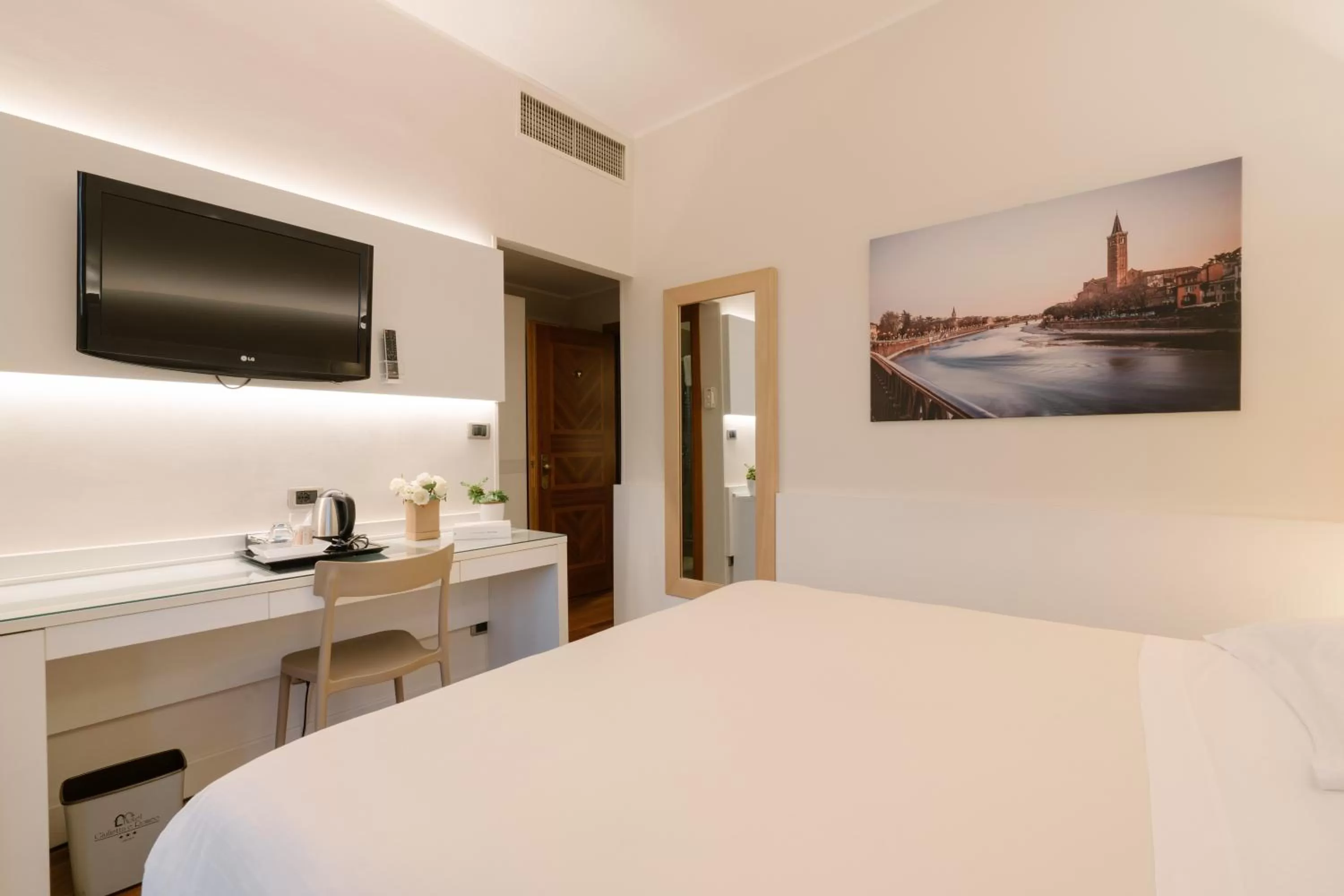 TV and multimedia, Bed in Hotel Giulietta e Romeo ***S