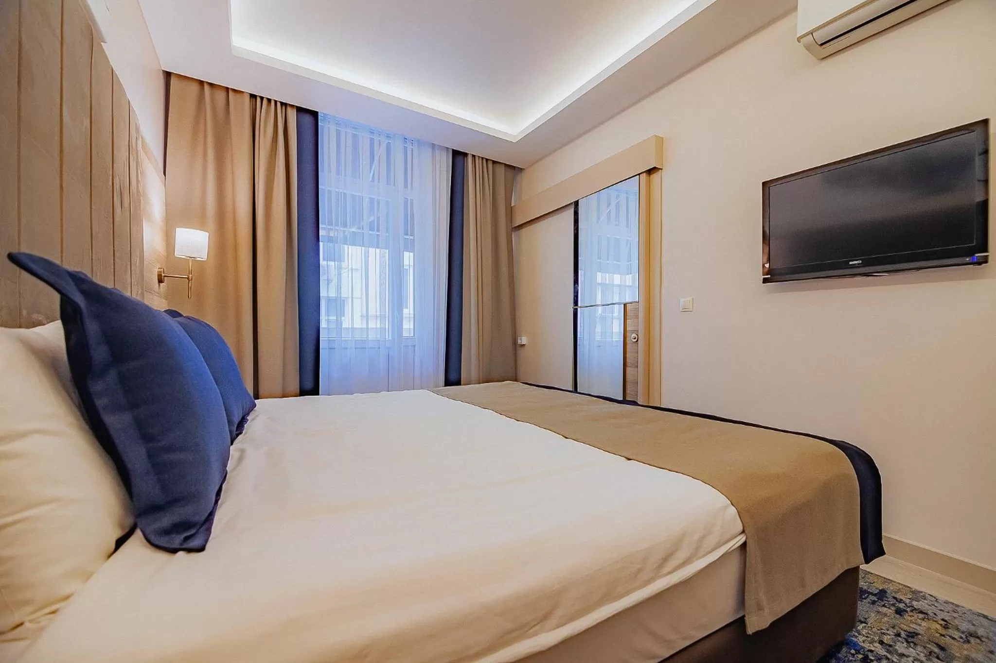 Photo of the whole room, Bed in The Milltown Hotel