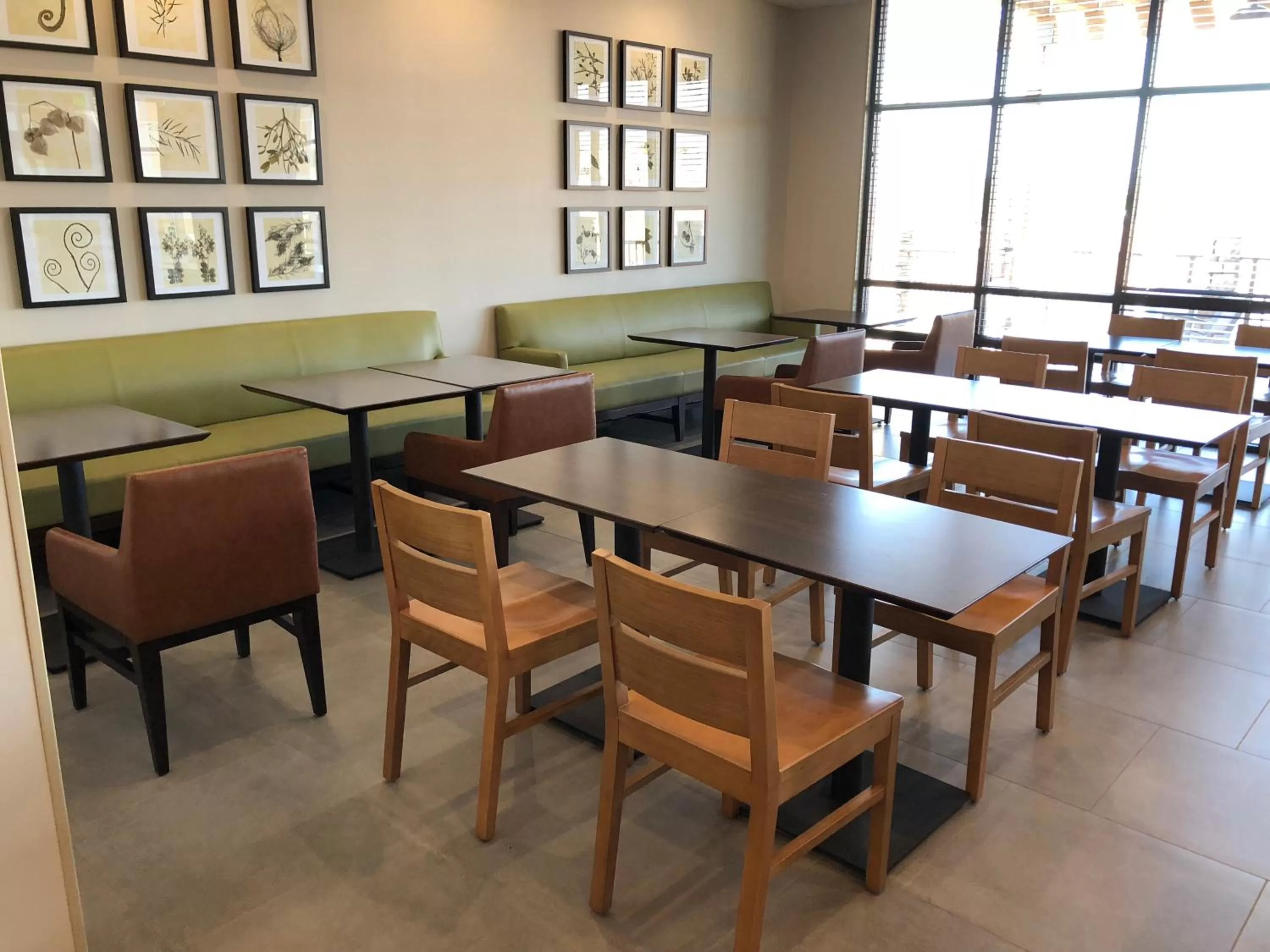 Breakfast in Country Inn & Suites by Radisson, Page, AZ