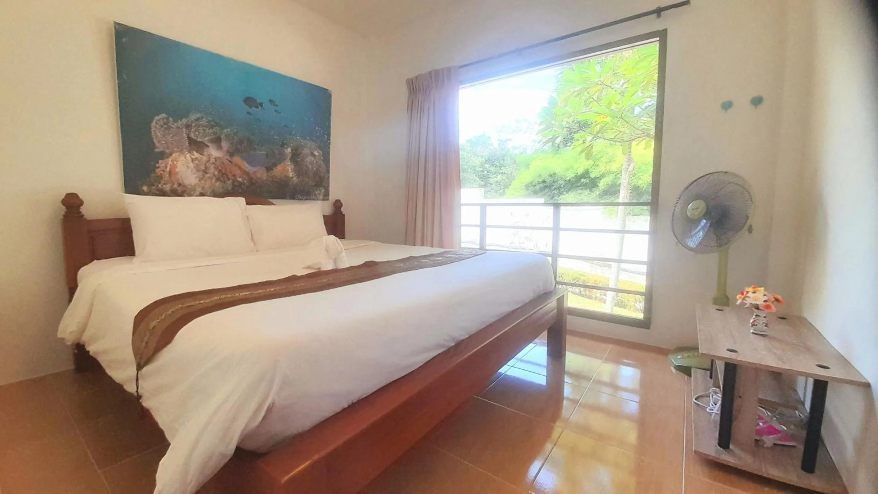 Photo of the whole room, Bed in Samui Diving Resort