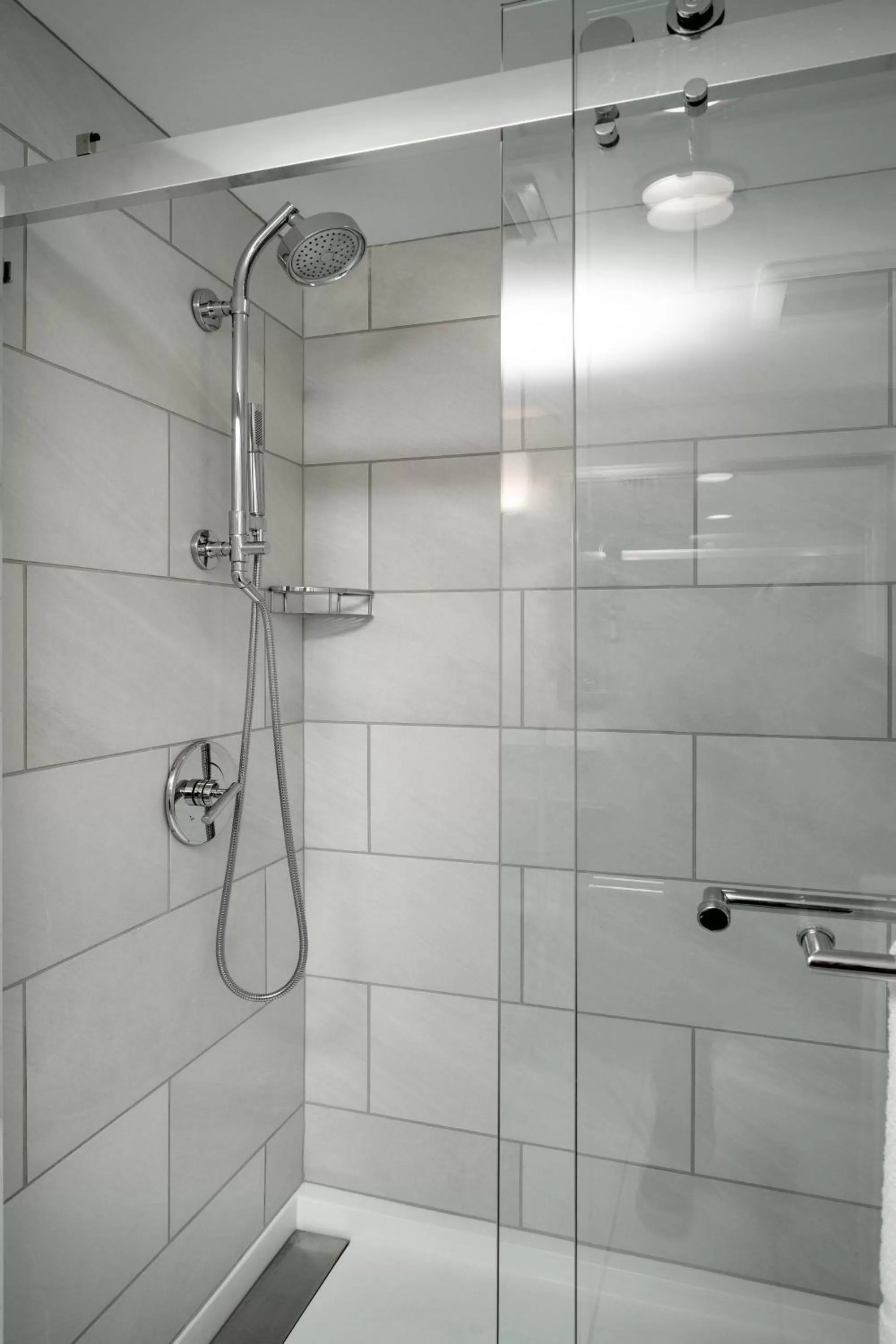 Bathroom in Delta Hotels by Marriott Huntington Mall