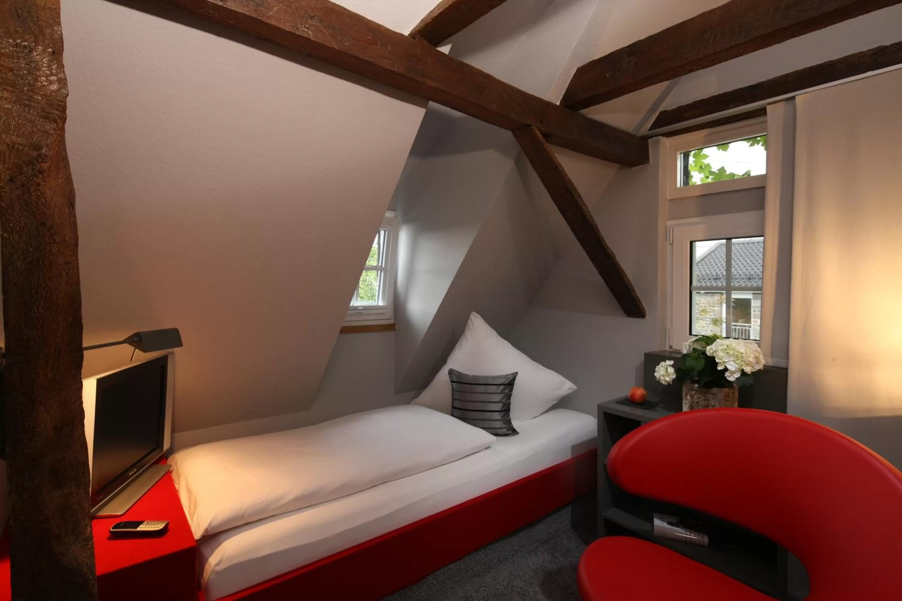 Photo of the whole room, Bed in Malerwinkel Hotel