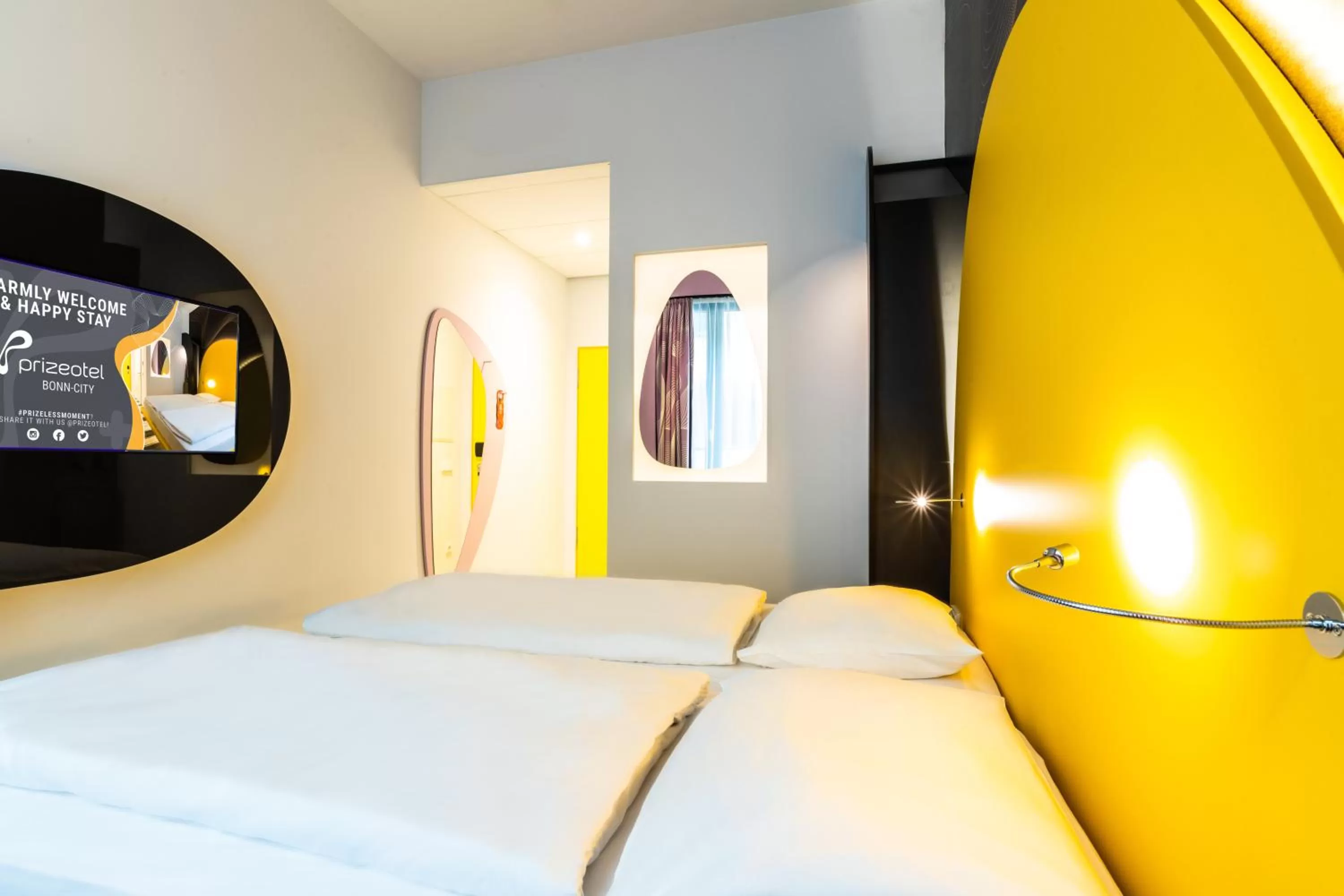 Photo of the whole room, Bed in Prize by Radisson, Bonn City