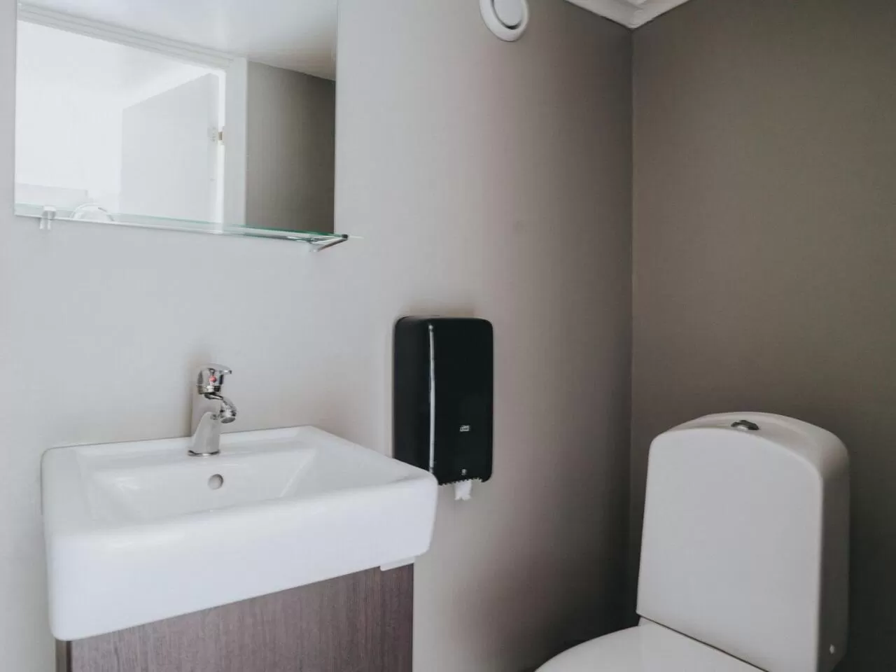 Toilet in Arboga Stadshotell