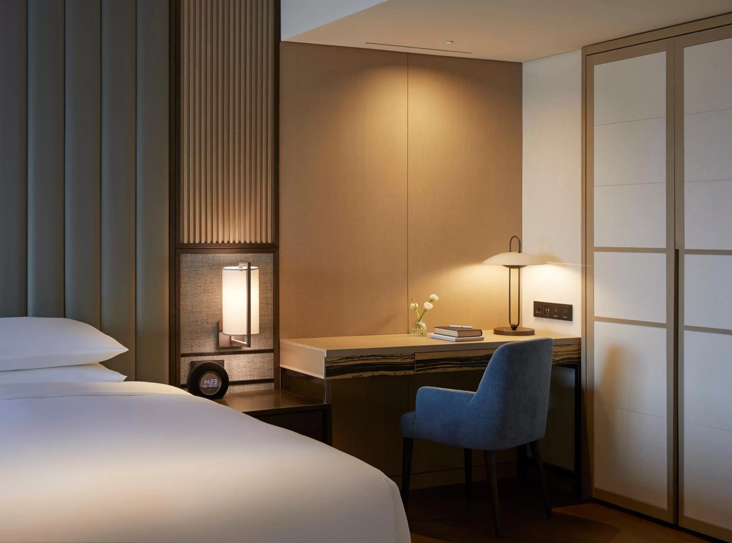 Photo of the whole room, Bed in Grand InterContinental Seoul Parnas by IHG