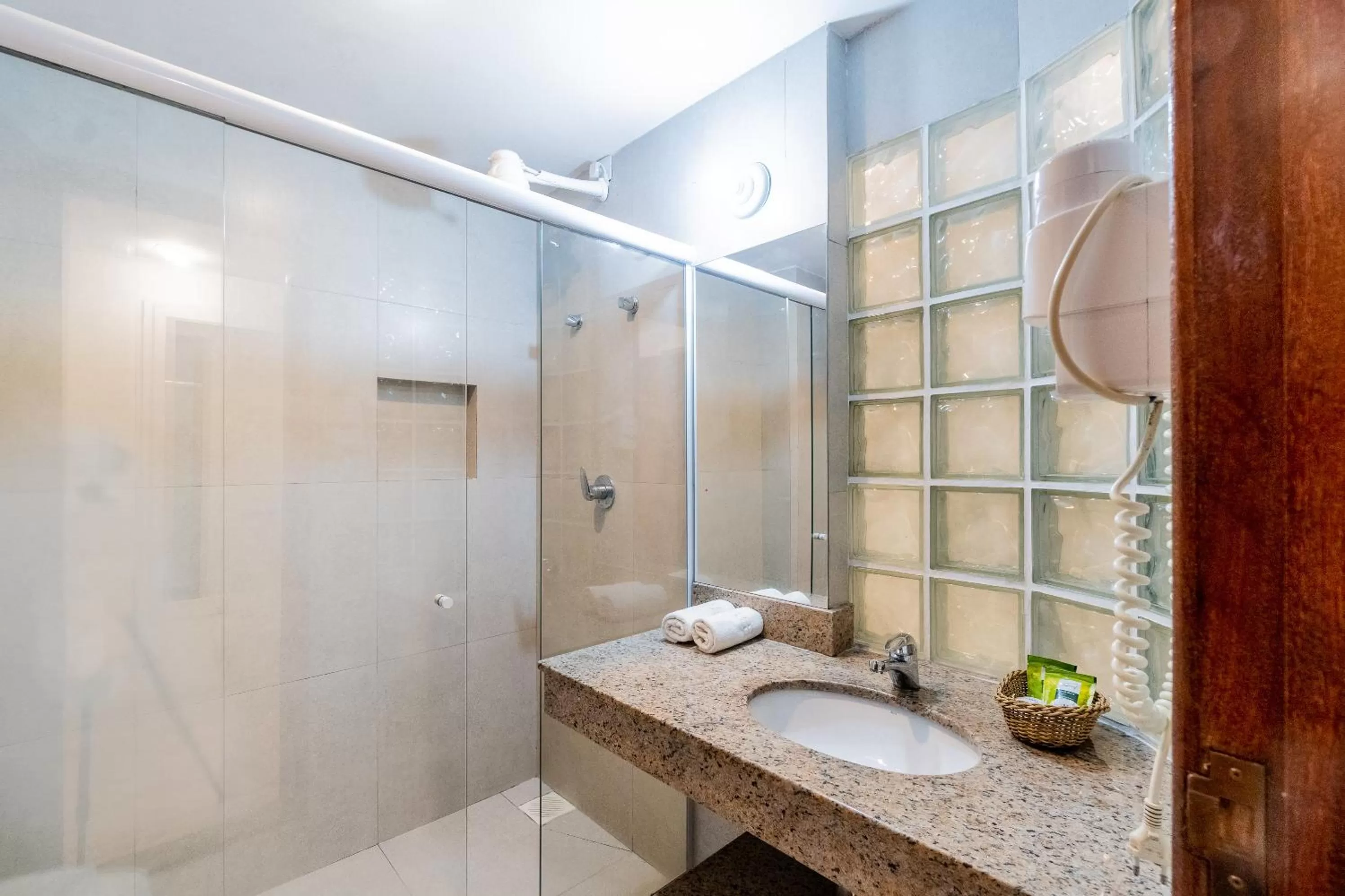 Toilet in Hotel Miratlantico Búzios