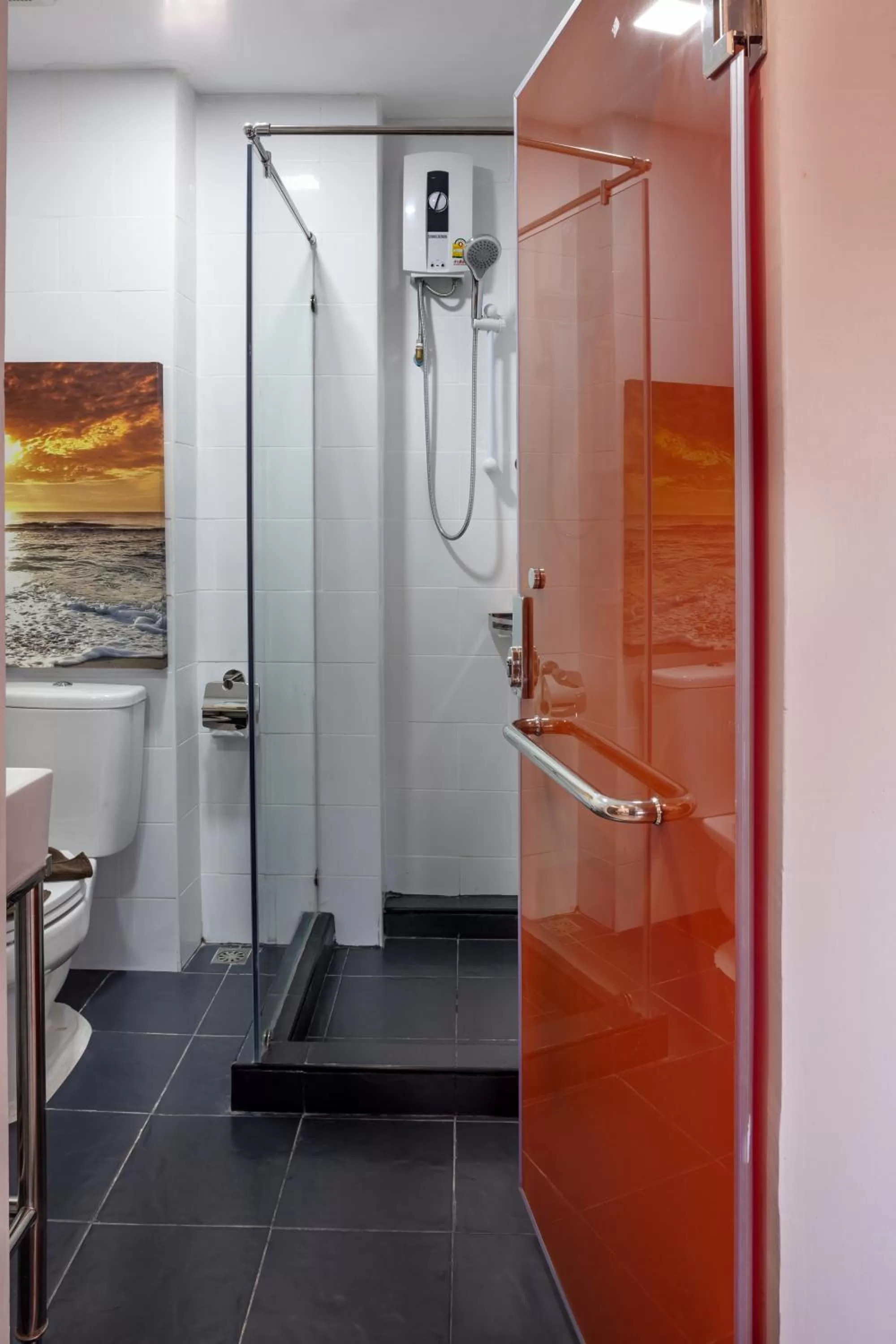 Bathroom in 7 Stays Pattaya Hotel