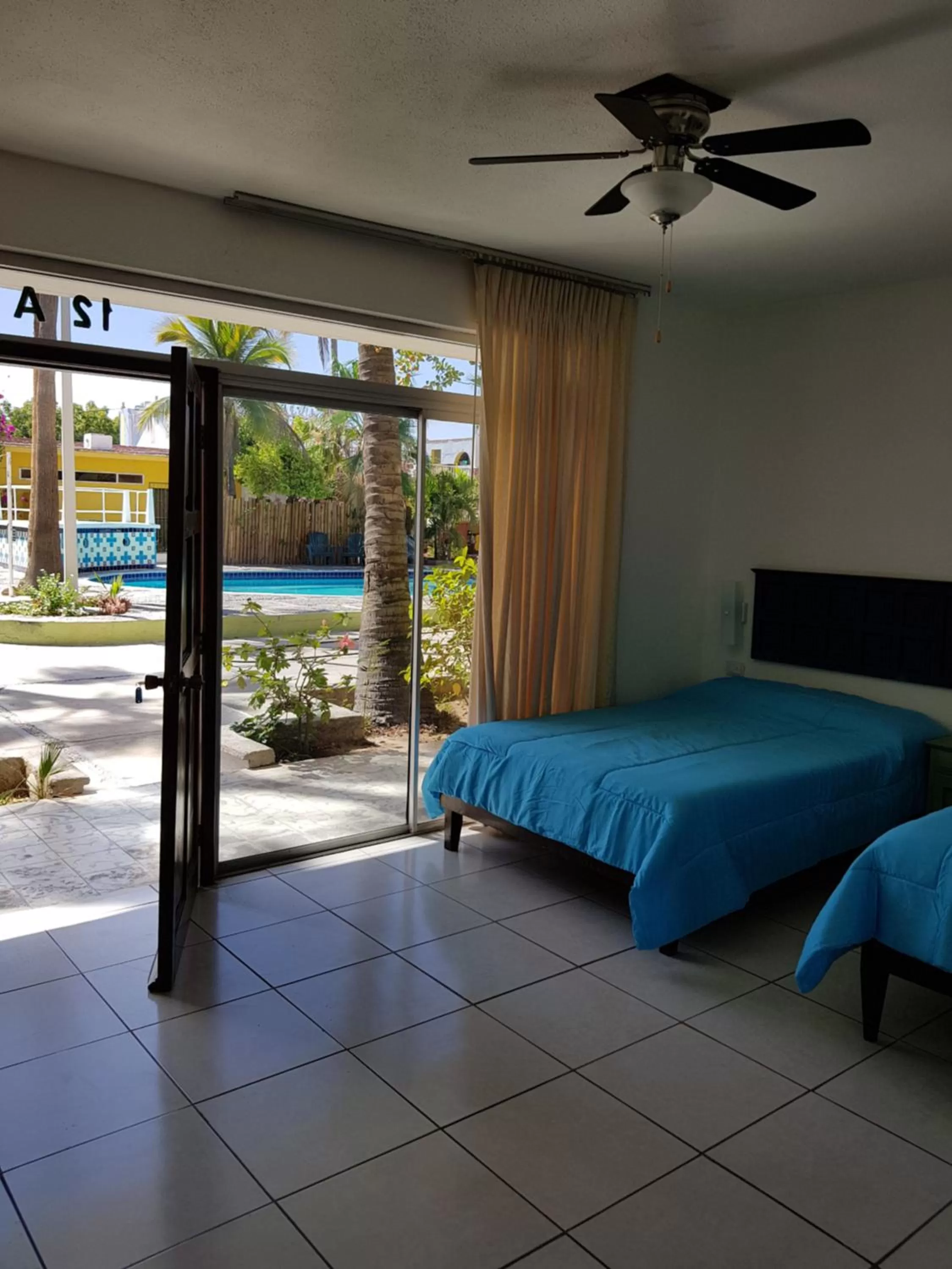 Photo of the whole room, Bed in Hotel Calafia