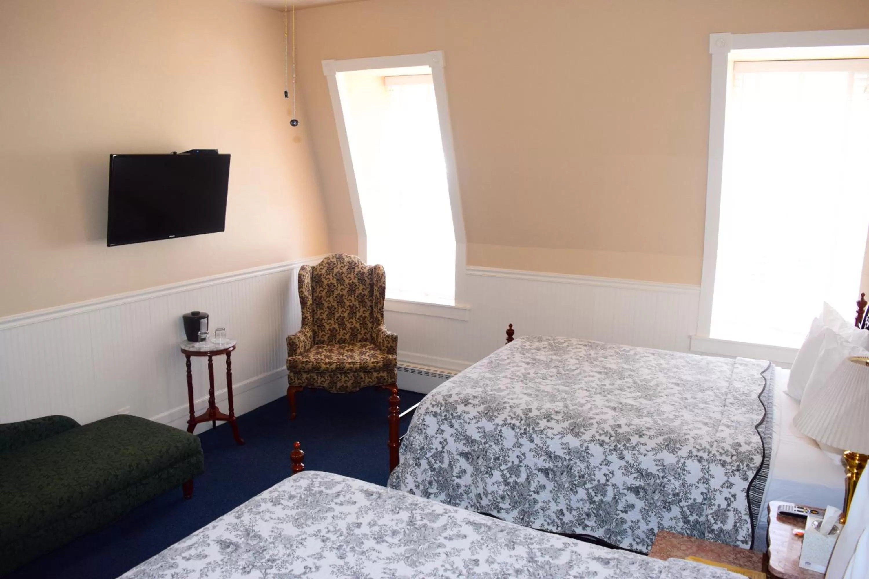 Bed in Grand Imperial Hotel