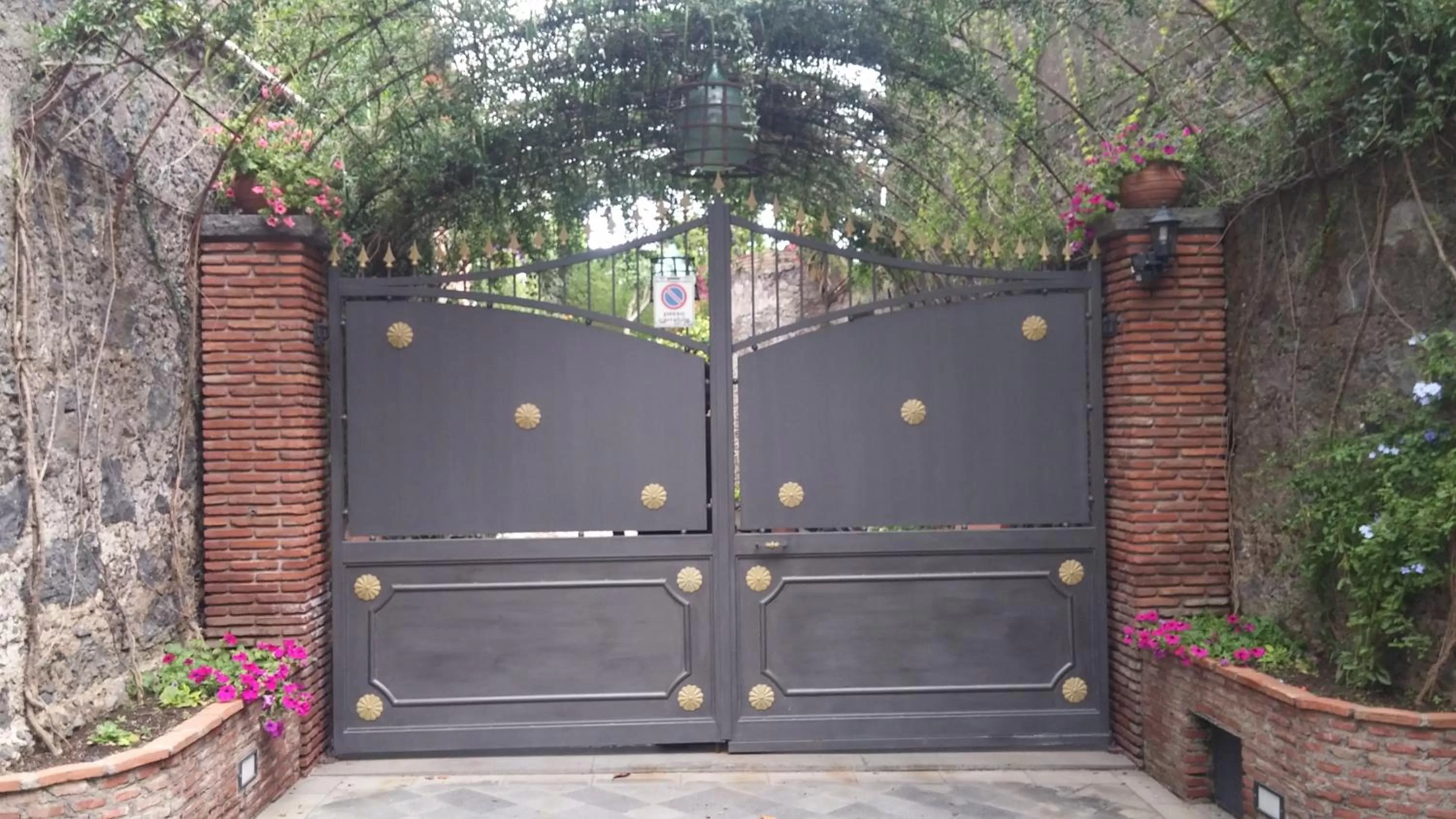 Facade/entrance in Etma