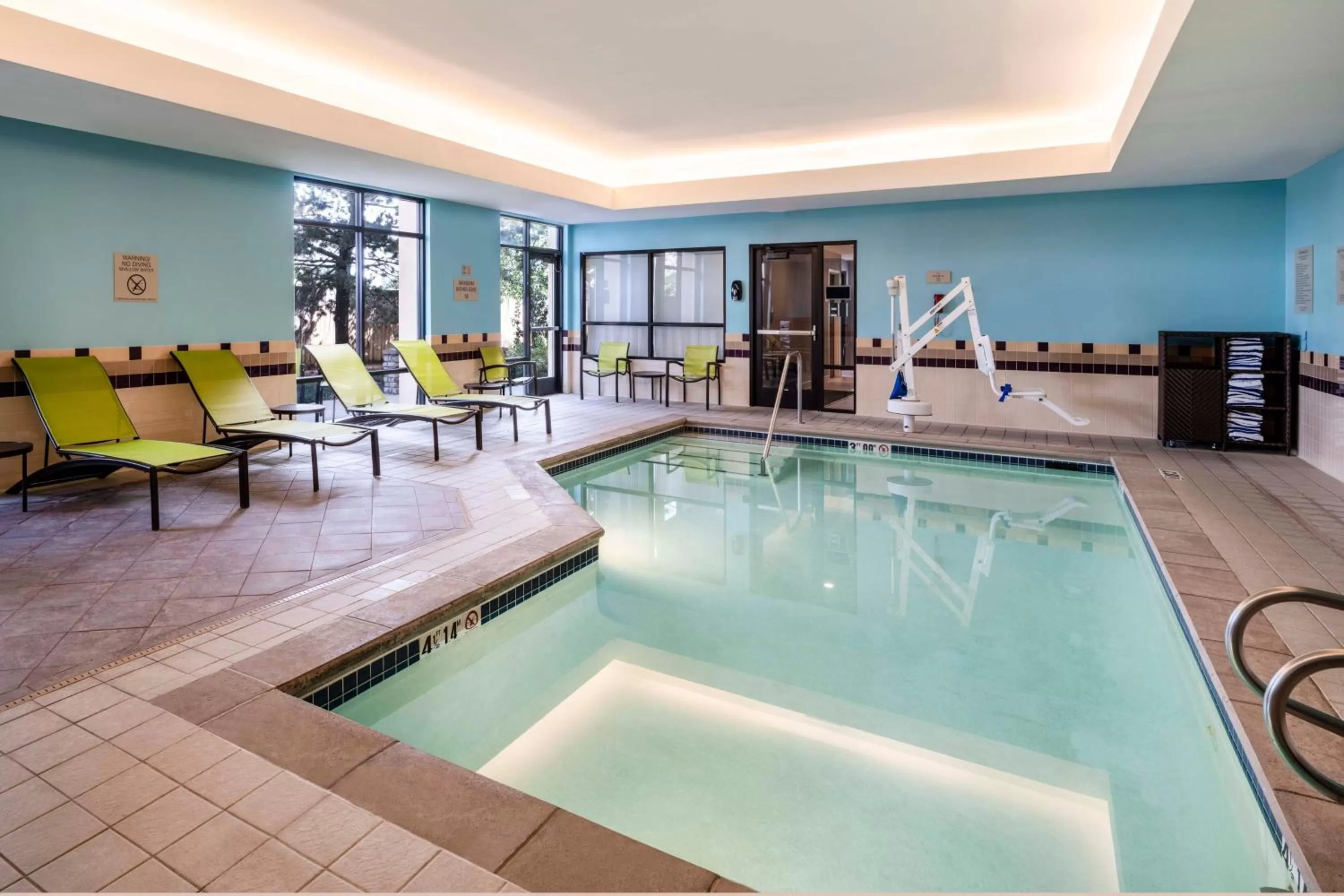 Swimming pool in SpringHill Suites by Marriott Colorado Springs South