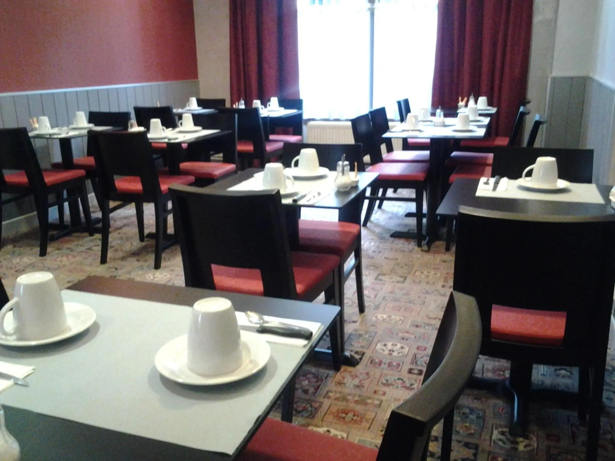 Restaurant/places to eat in Hôtel Carmin