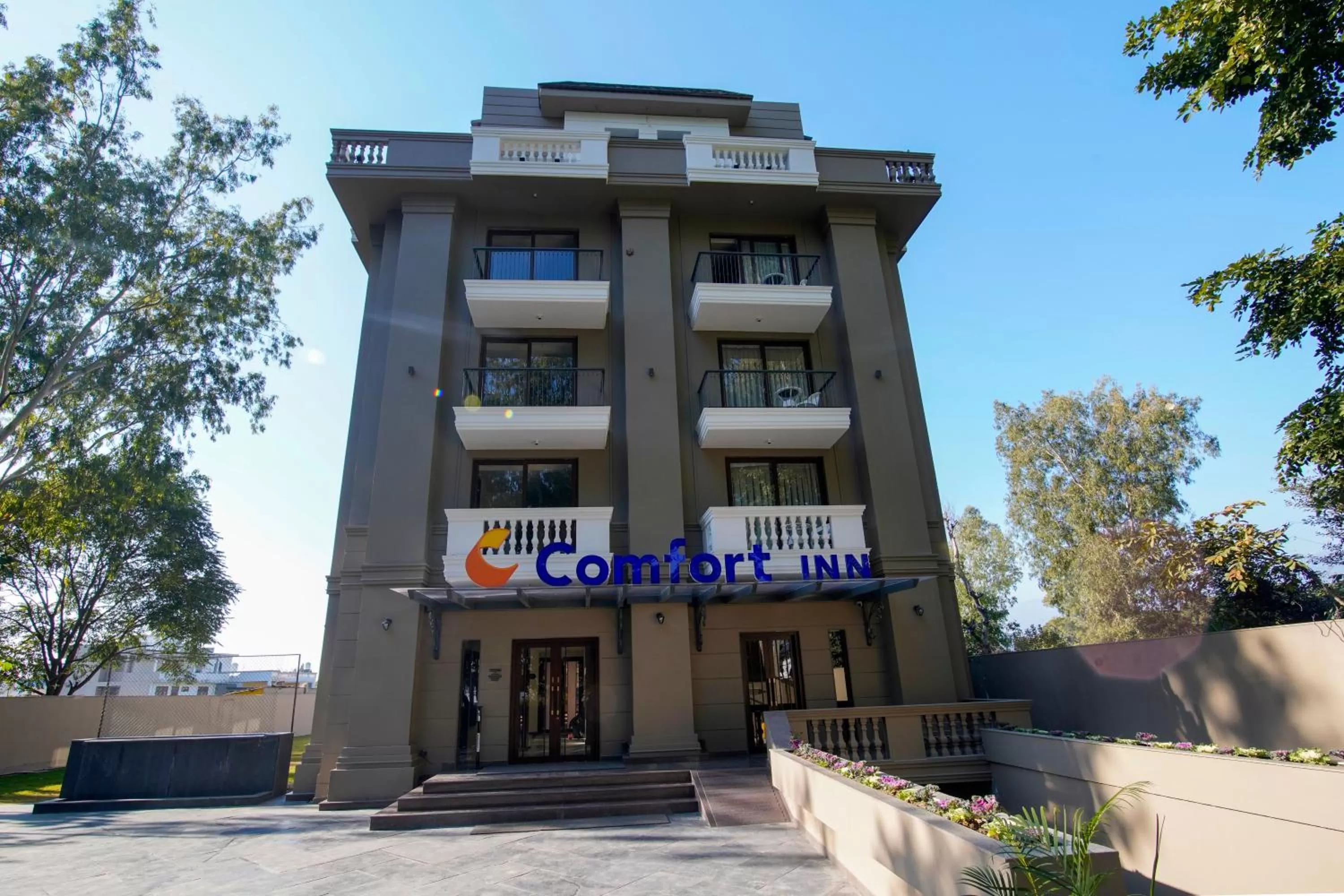 Facade/entrance in Comfort Inn Dehradun