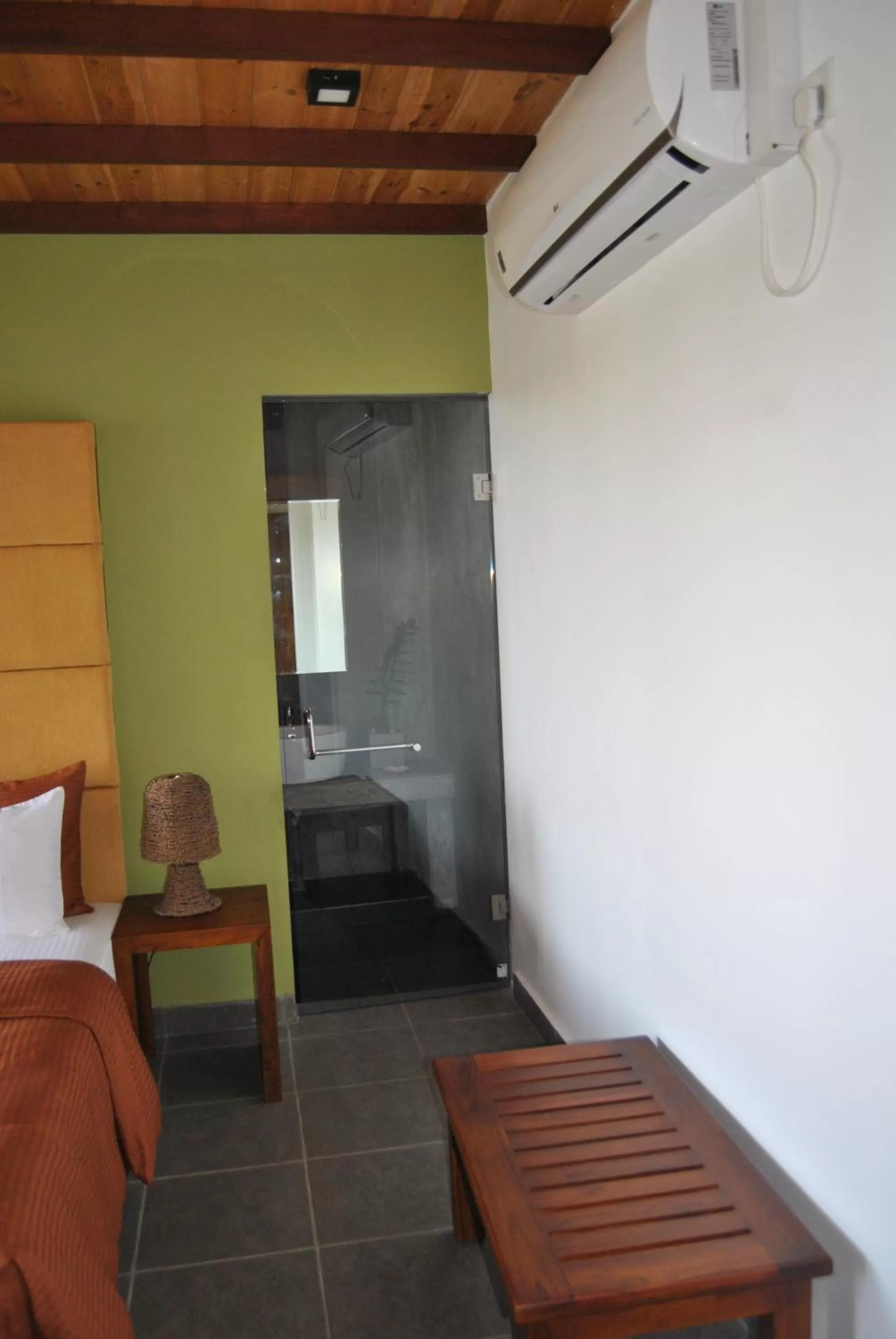 Bathroom, TV/Entertainment Center in The Canoe