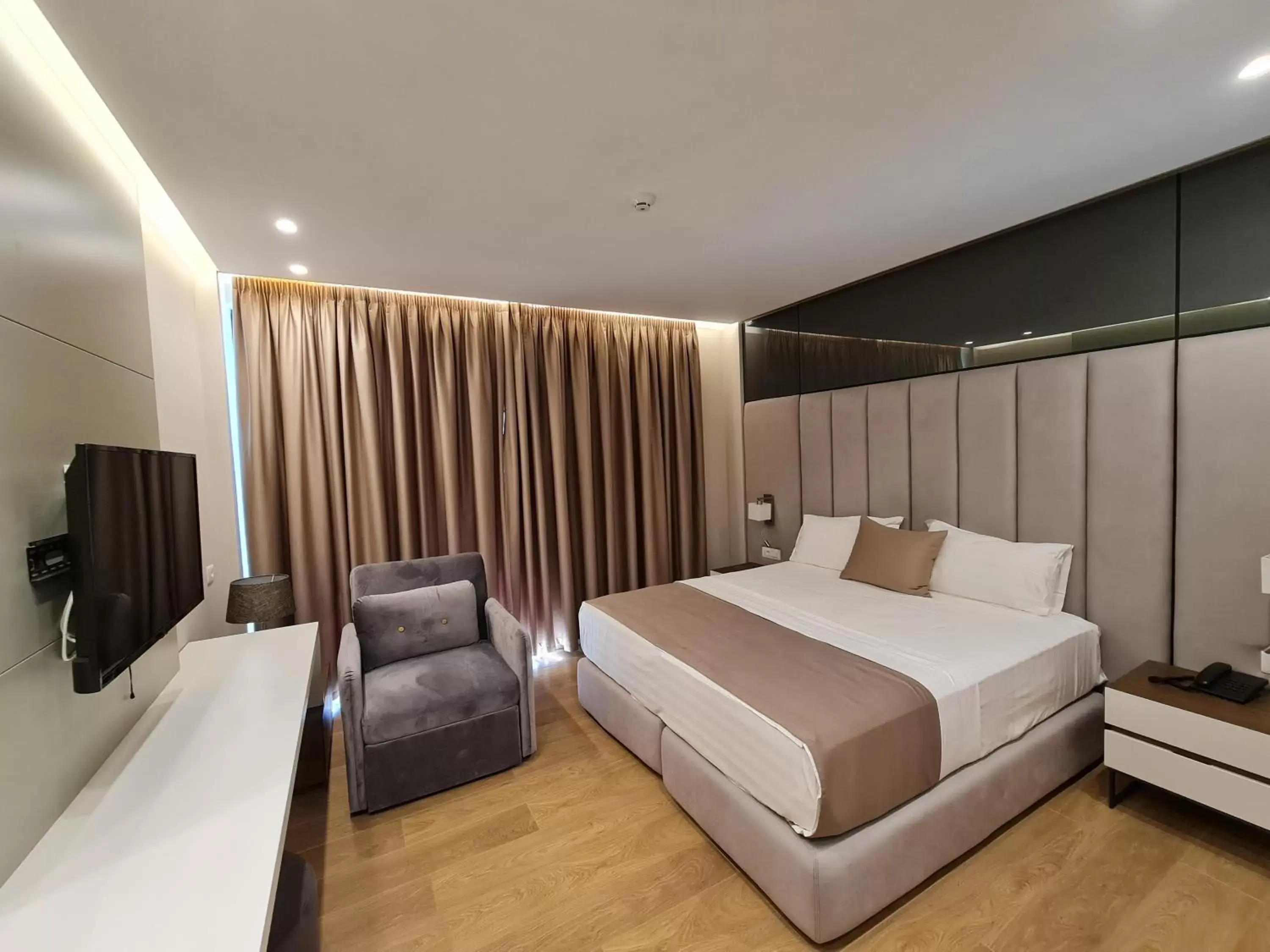 Double Room with Mountain View in Hotel Aross Double Room with Mountain View in Hotel Aross