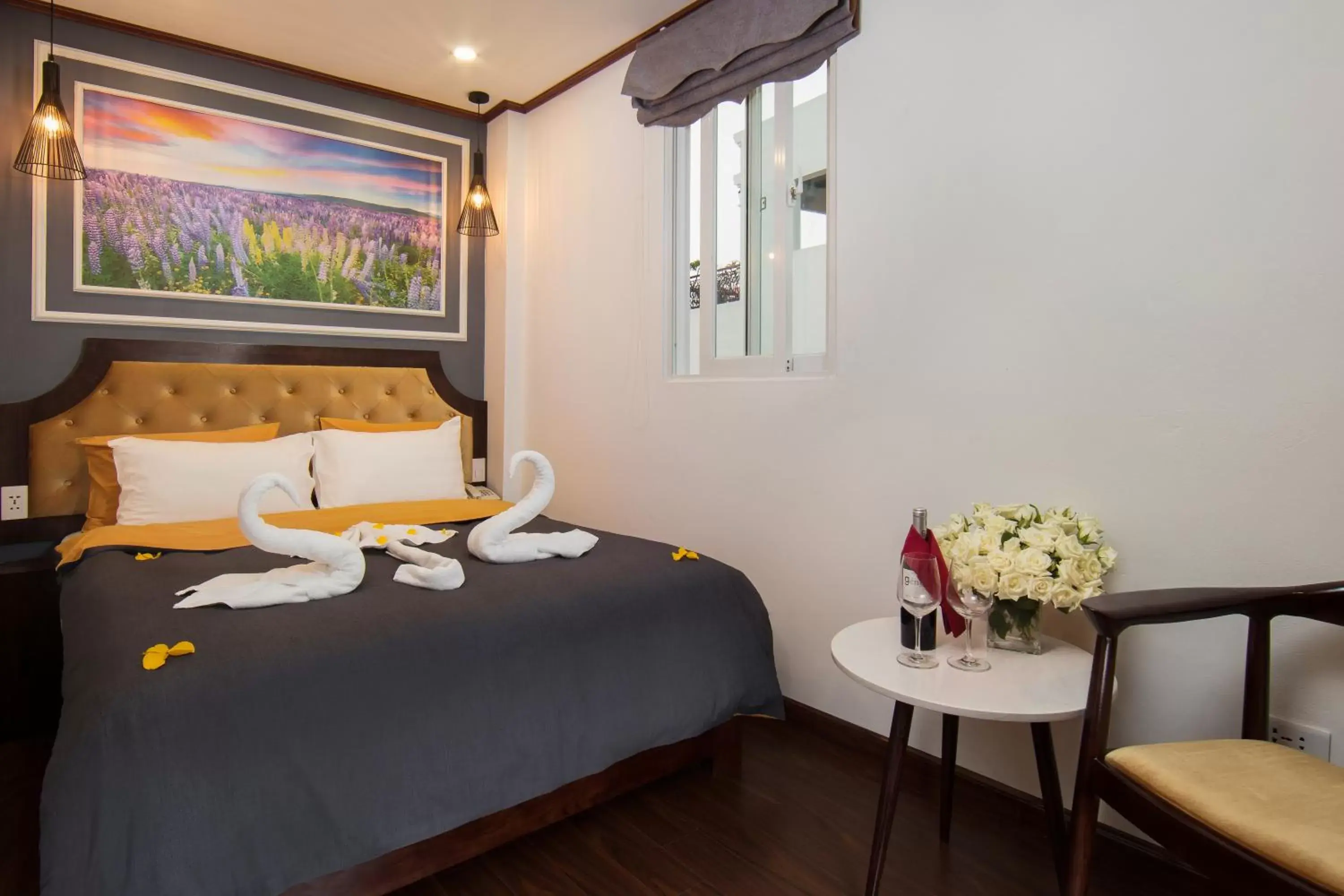 Deluxe Double Room in MayFlower Hotel- Central Old Quarter Deluxe Double Room in MayFlower Hotel- Central Old Quarter