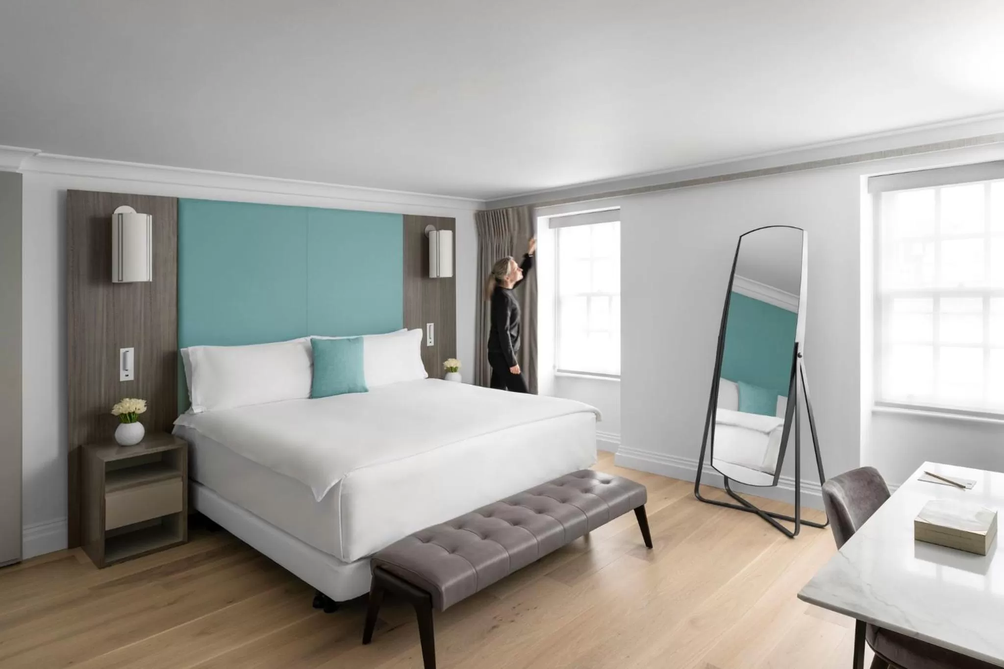 Photo of the whole room, Bed in COMO Metropolitan London