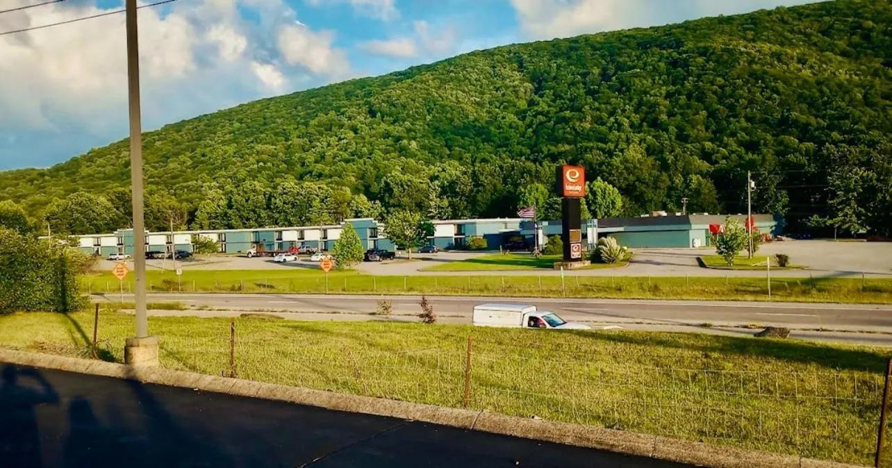 Econo Lodge Inn & Suites Norton - Wise South