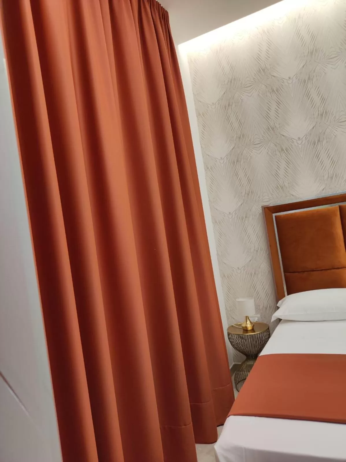 Bed in Twin Towers Naples Luxury